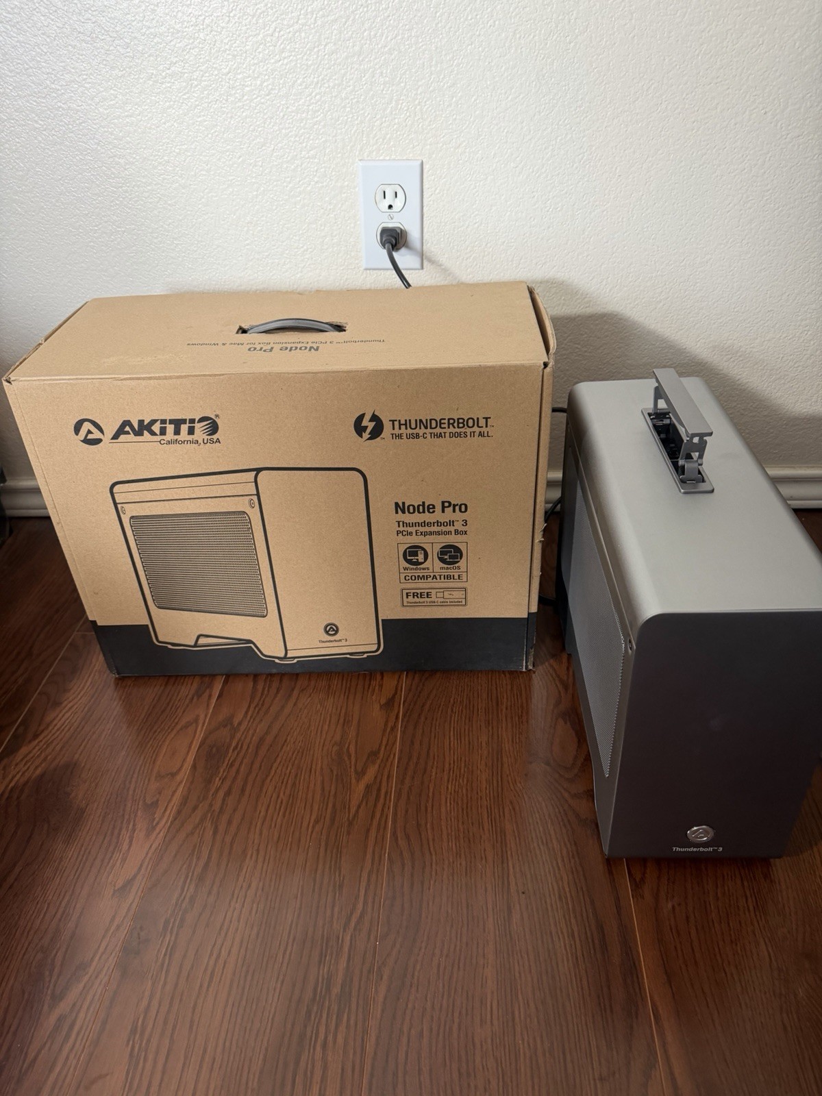 Akitio Node Pro Thunderbolt 3 External Graphics GPU Dock  UNTESTED