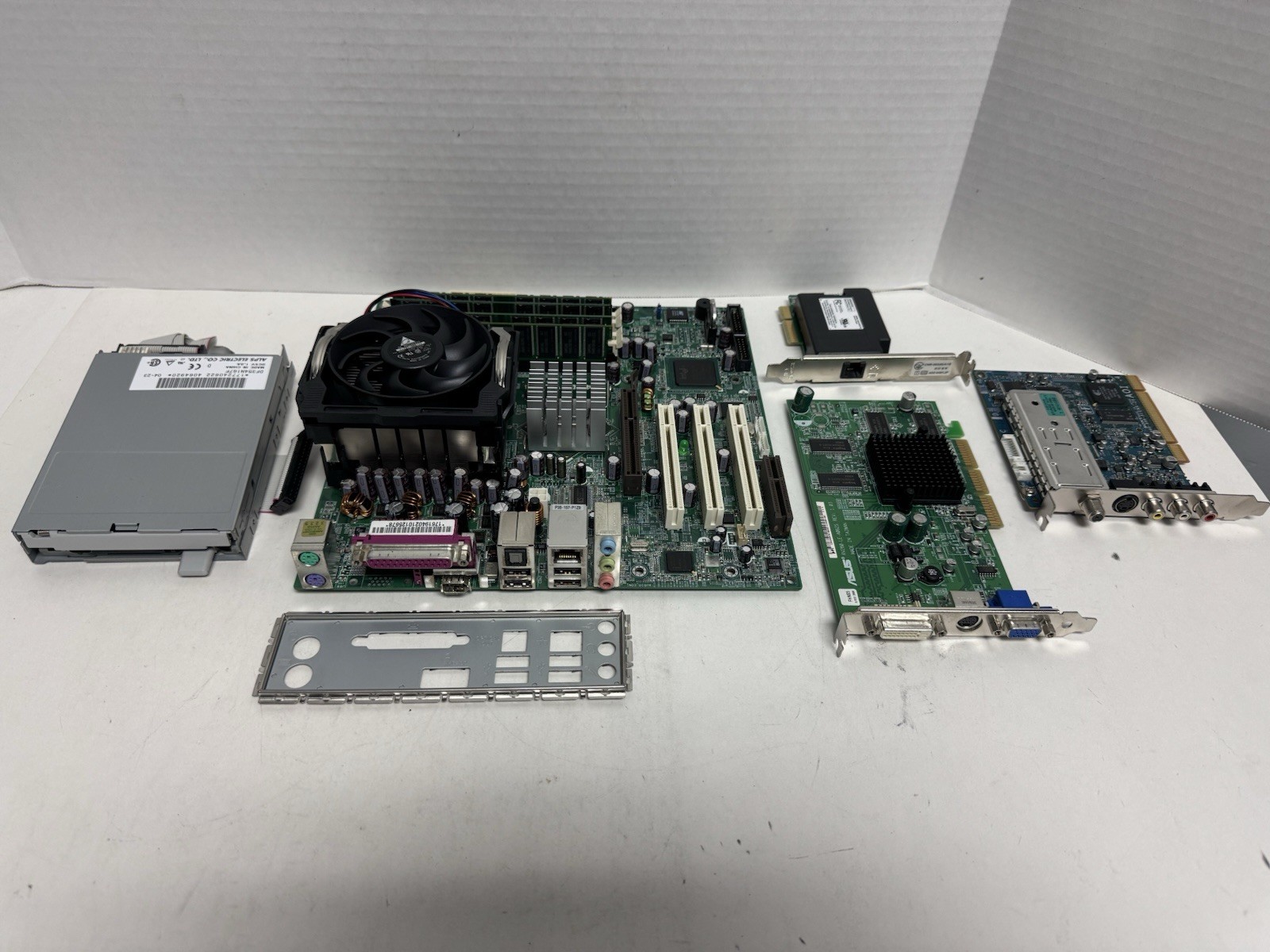 Asus P4SD-VL Socket 478 Mobo + Intel P4 3GHz CPU + 4GB DDR1 RAM + AGP GPU Combo