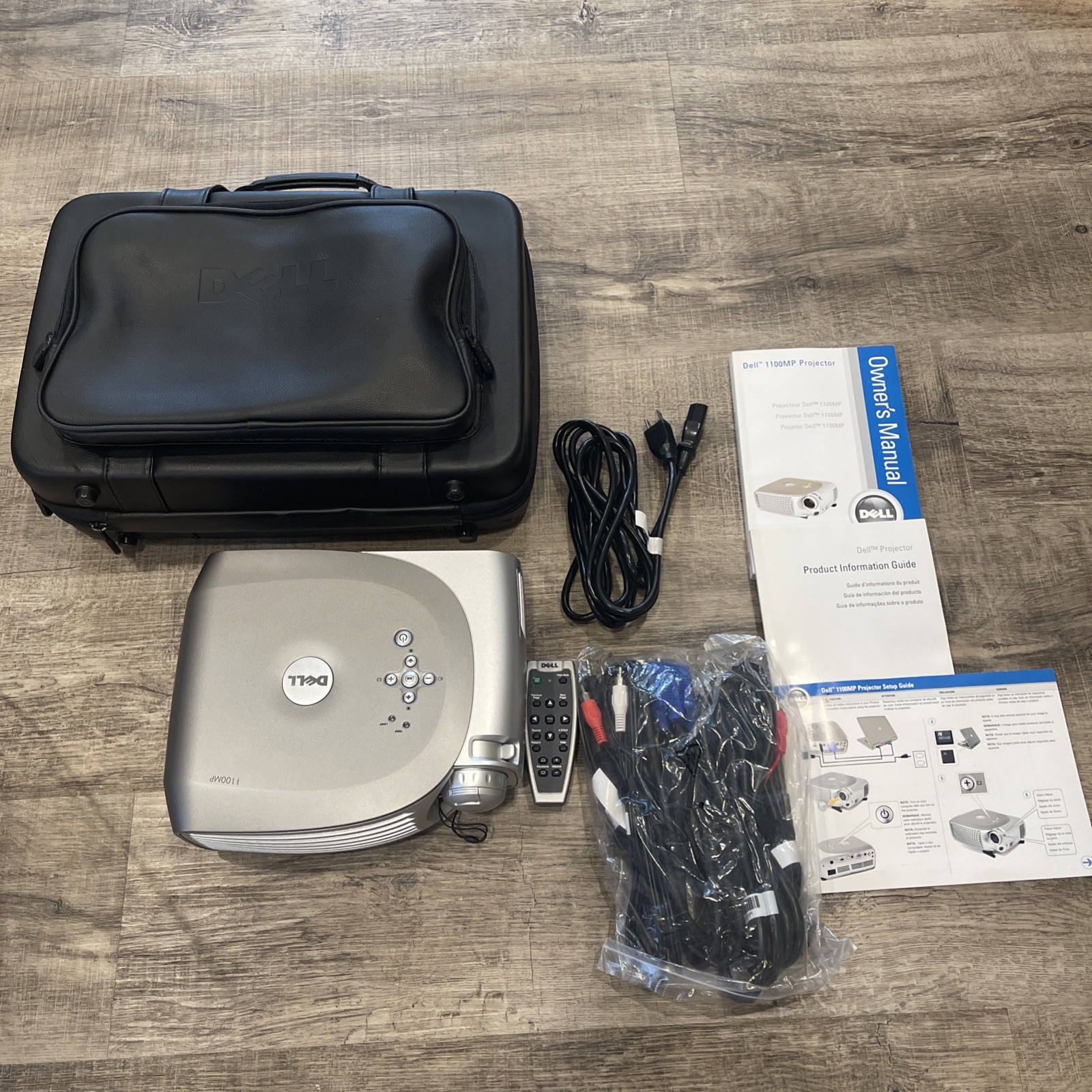 Dell 1100MP  Projector with Remote Control / Case /Power Cord / Other Cables