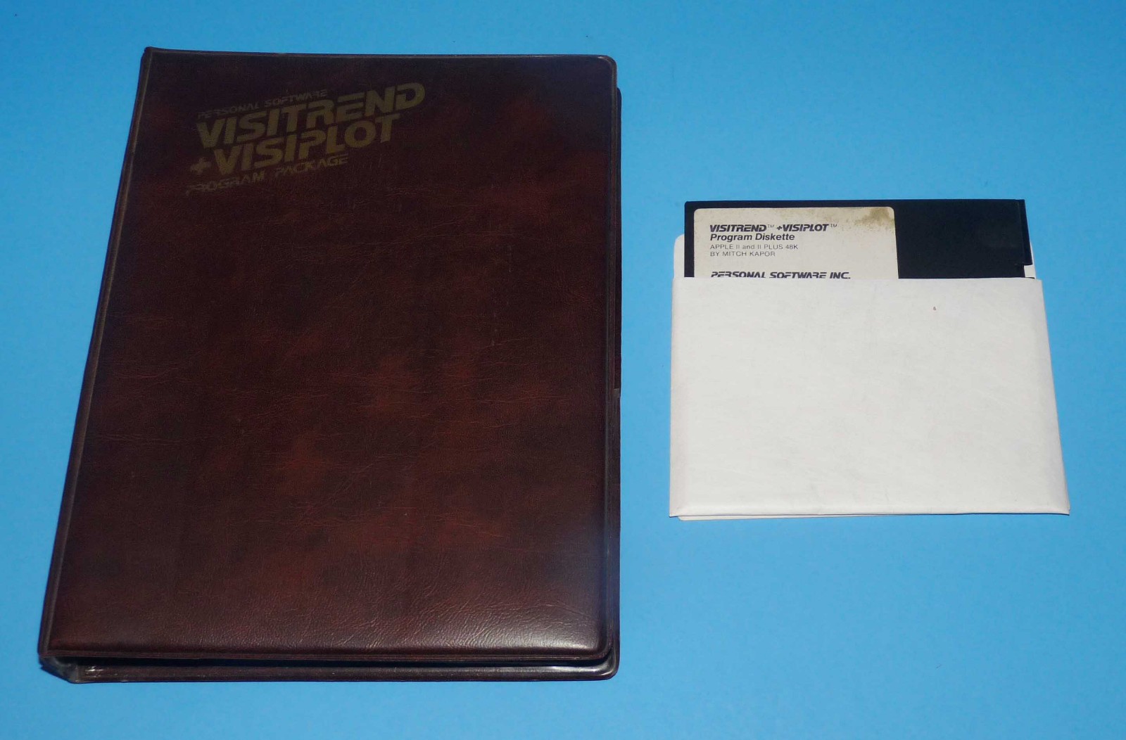 Personal Software VisiTrend VisiPlot 1981 Business Software Apple II Binder