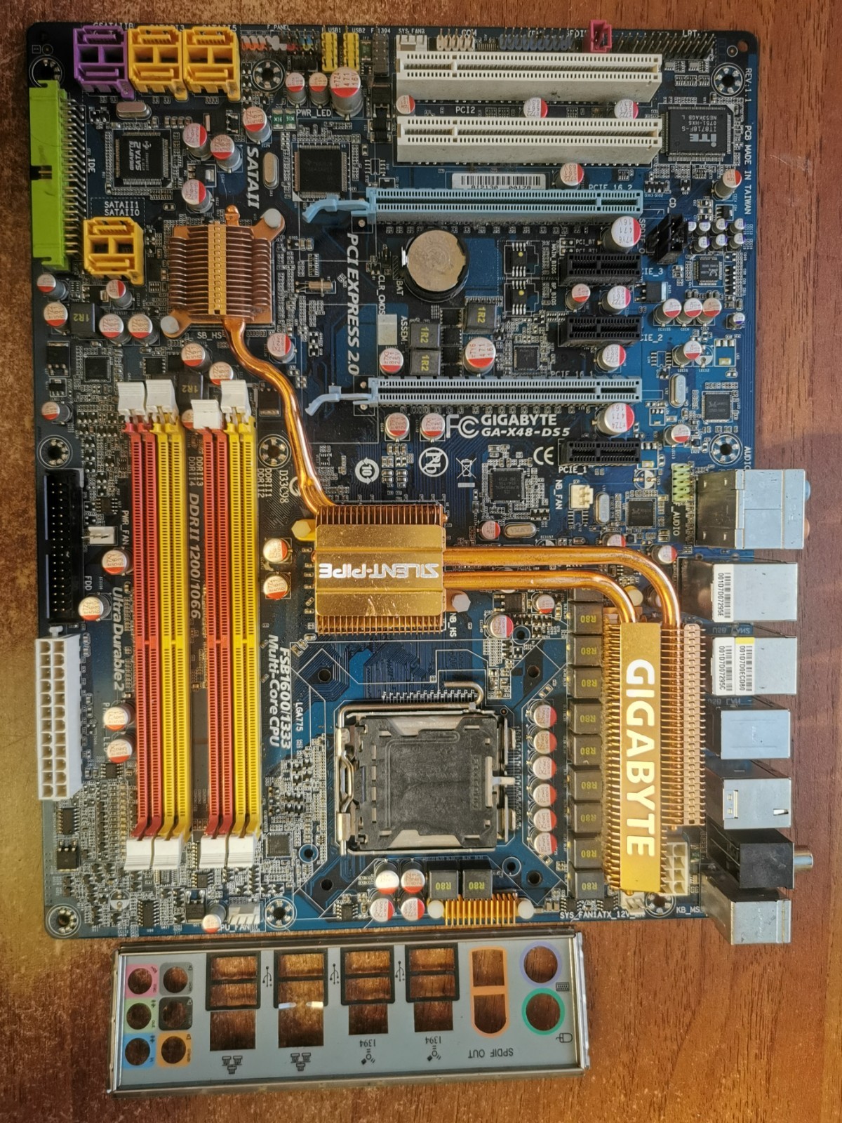 Tested Gigabyte GA-X48-DS5 LGA775 motherboard w. backplate