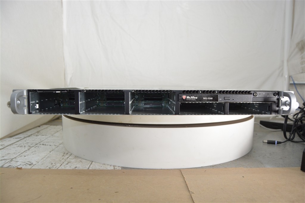 INTEL APPLIANCE C1 R1000 2.5x8 Server System 2*XEON E5-2680 V4 SEE NOTES