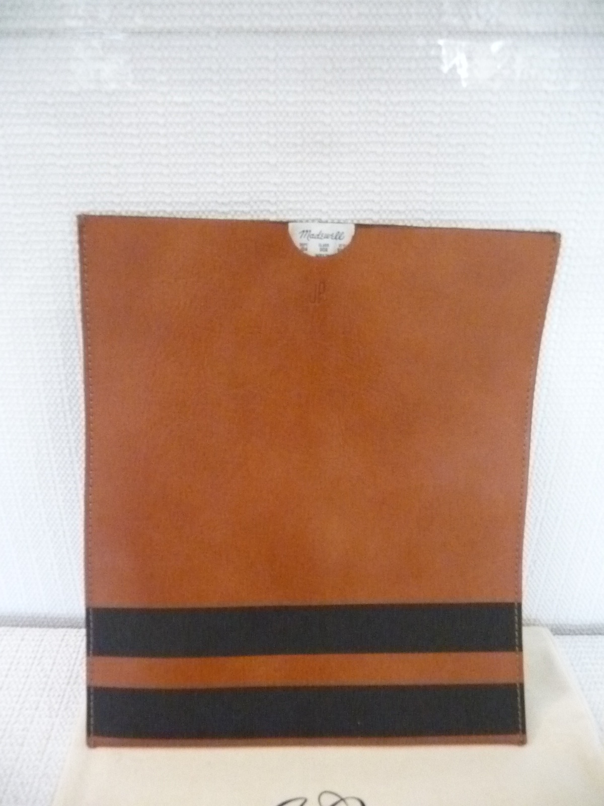 NWT MADEWELL THE LEATHER IPAD SLEEVE IN SRIPE, B5914, ENGLISH SADDLE
