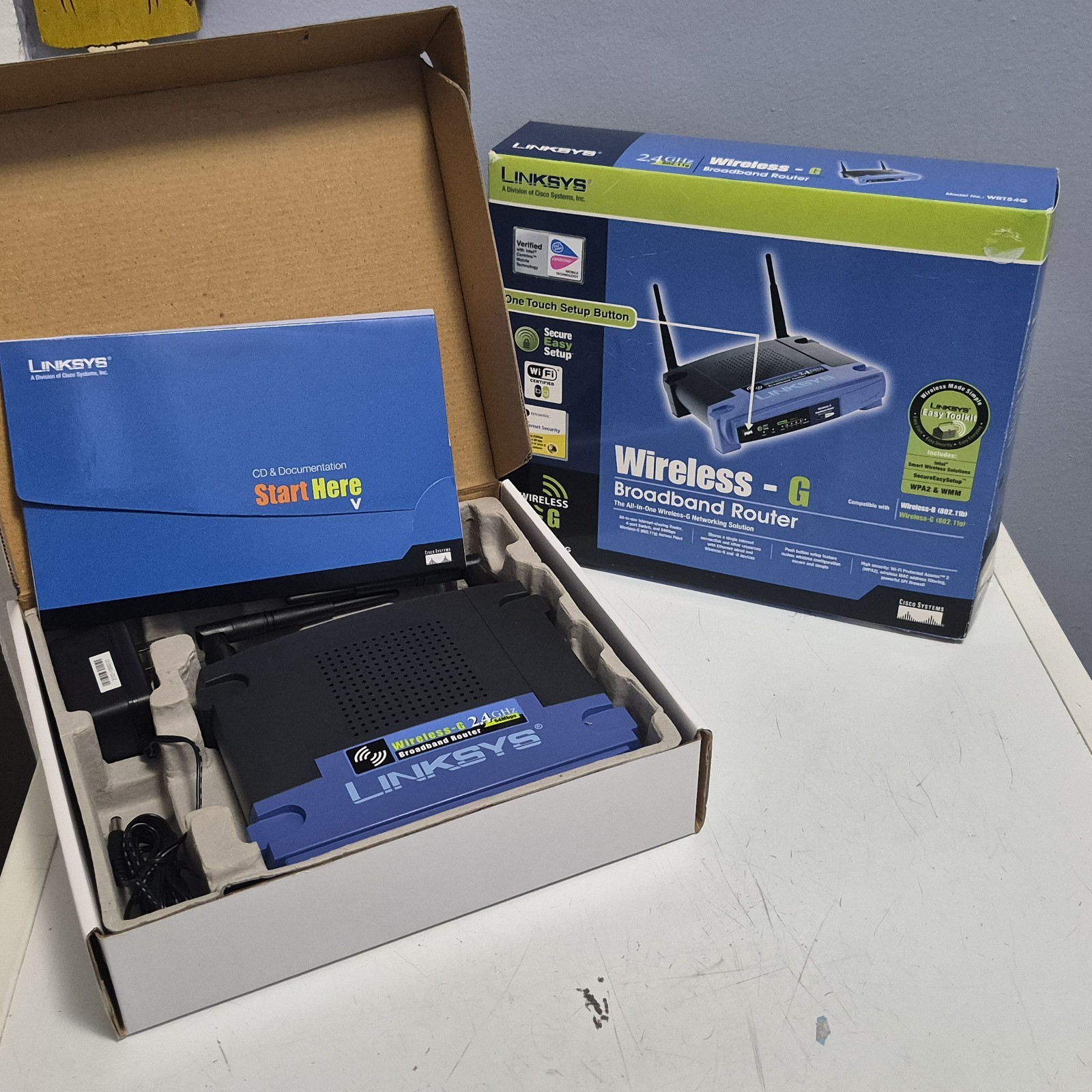 Vintage Linksys WRT54G Wireless-G Broadband Router Boxed Open Box Retro Tech