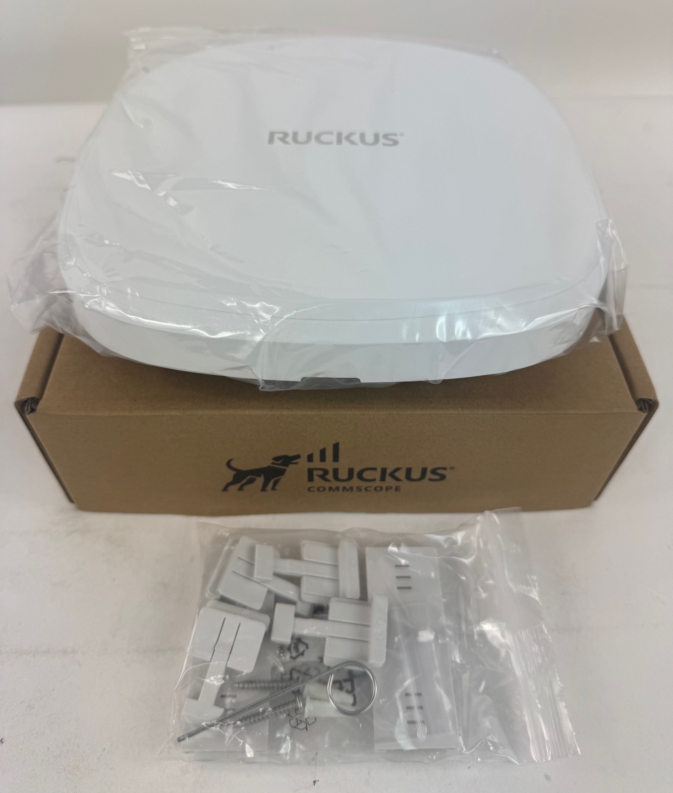 Ruckus R560 Access Point - Indoor Tri-Band Wi-Fi 6E - 901-R560-WW00 - New