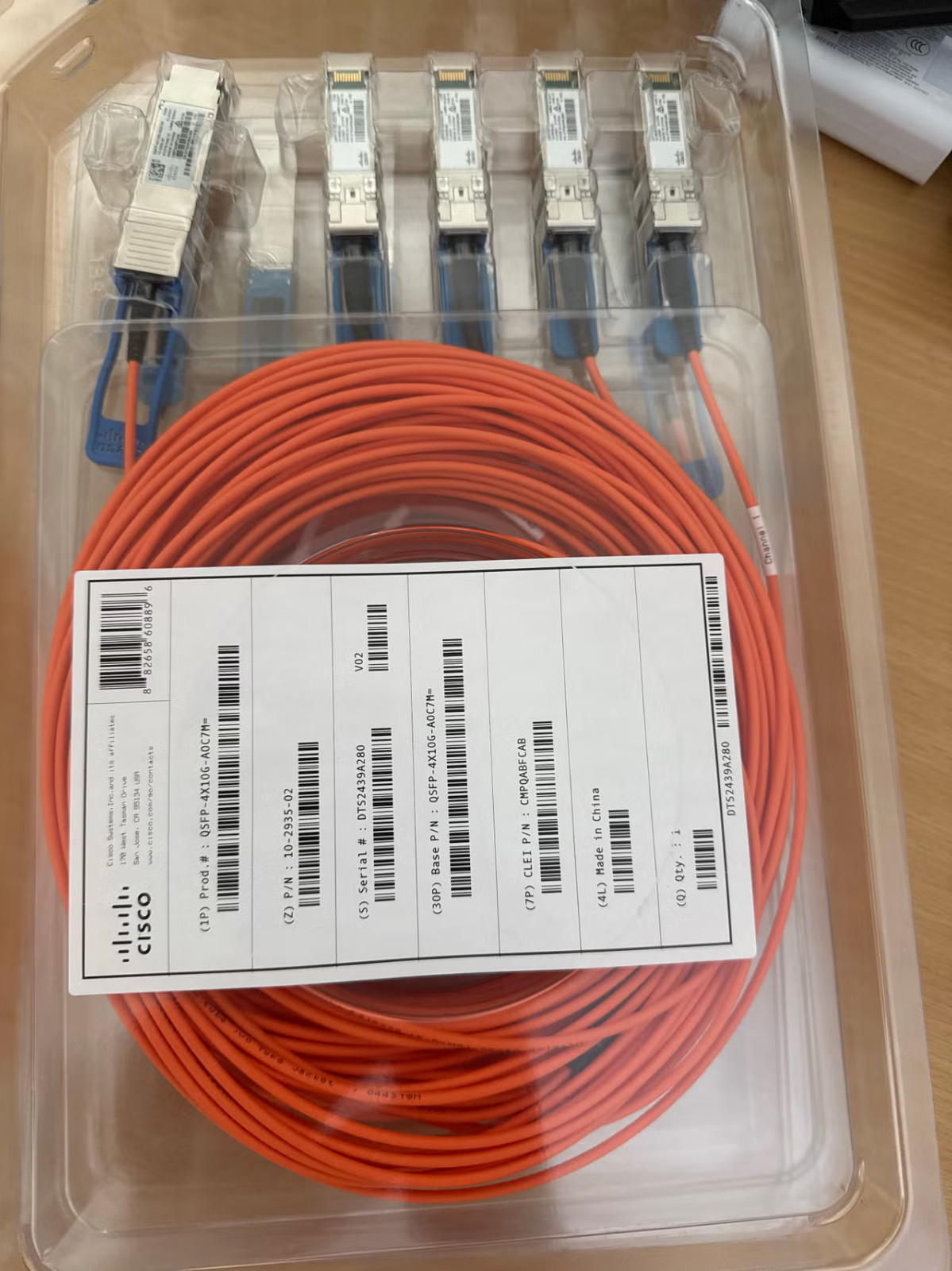 Cisco QSFP-4X10G-AOC7M Active Optical Cable – 40G QSFP+ to 4×10G SFP+ – 7 Meter
