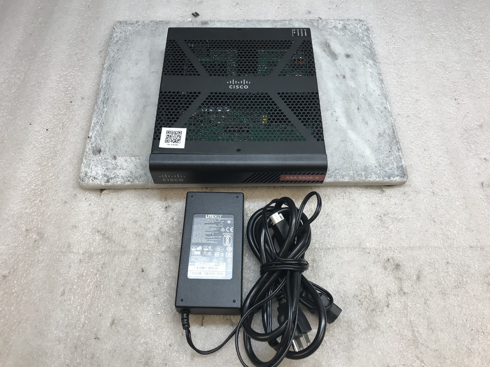 CISCO ASA5506-SEC-BUN-K9 8-PORT NETWORK FIREWALL SECURITY APPLIANCE w Power Adap