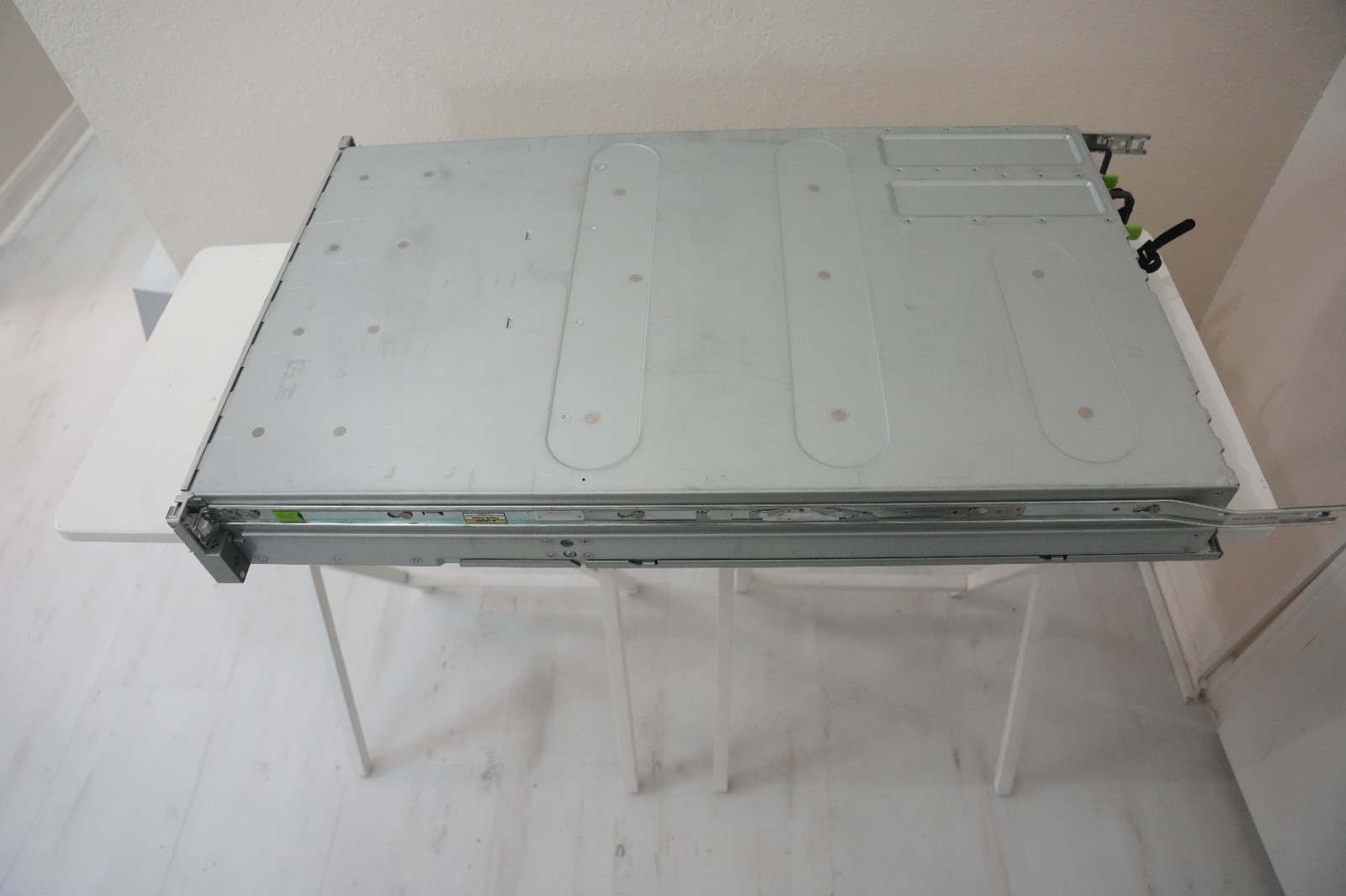 Oracle Sun X5-2L 8 Drive Bay Server Base with 2x AC Power 2x Heatsink Rack Kit