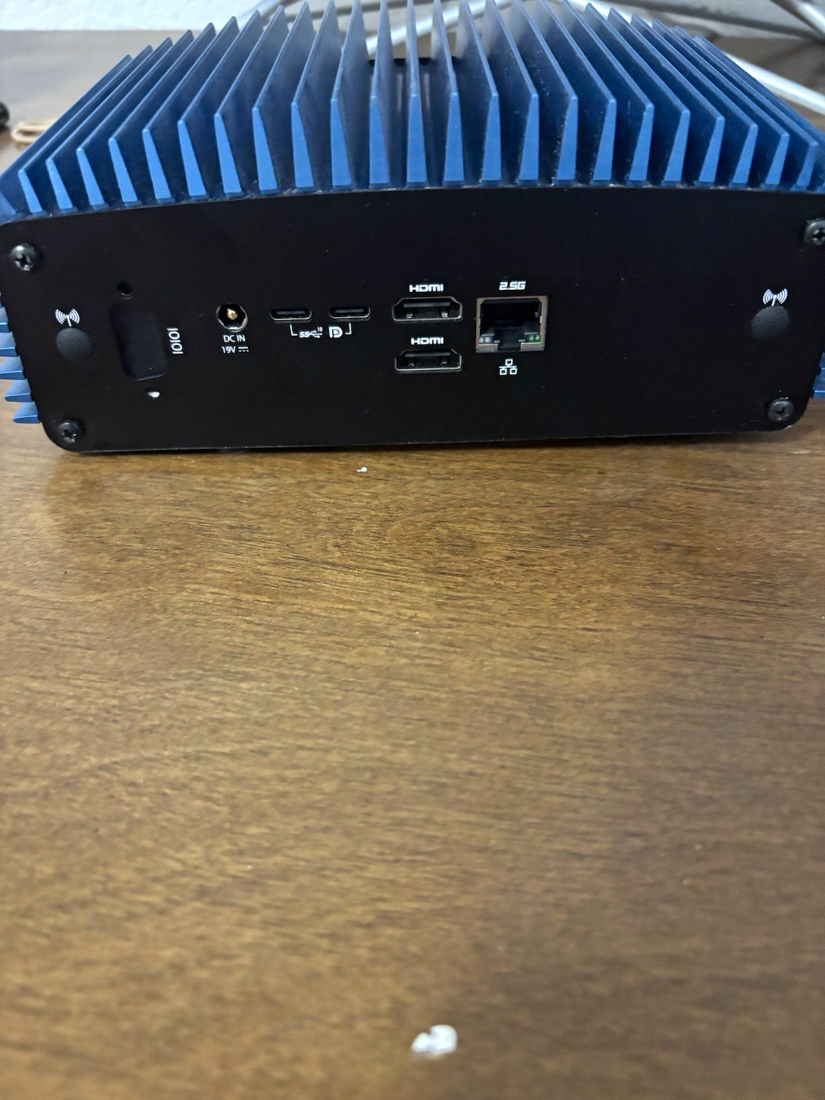 Simply NUC Fanless Mini PC Desktop LLM2V7CYF HDMI USB-C RJ-45 RS-232