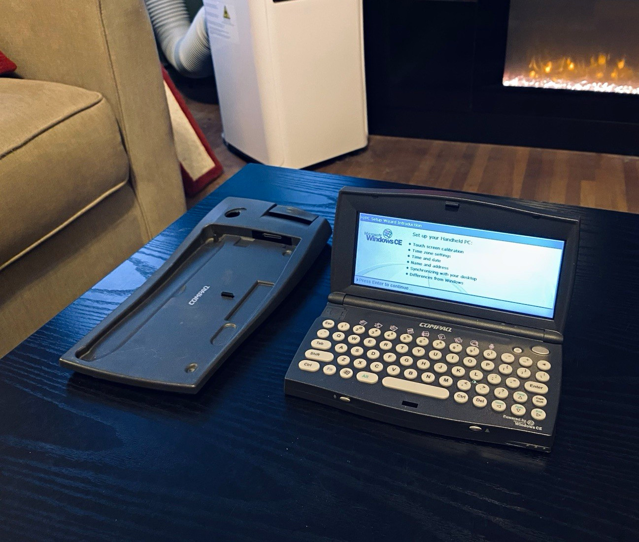 Rare 1998 Compaq 2015c Windows CE Touchscreen PC w/ Keyboard, Stylus, 