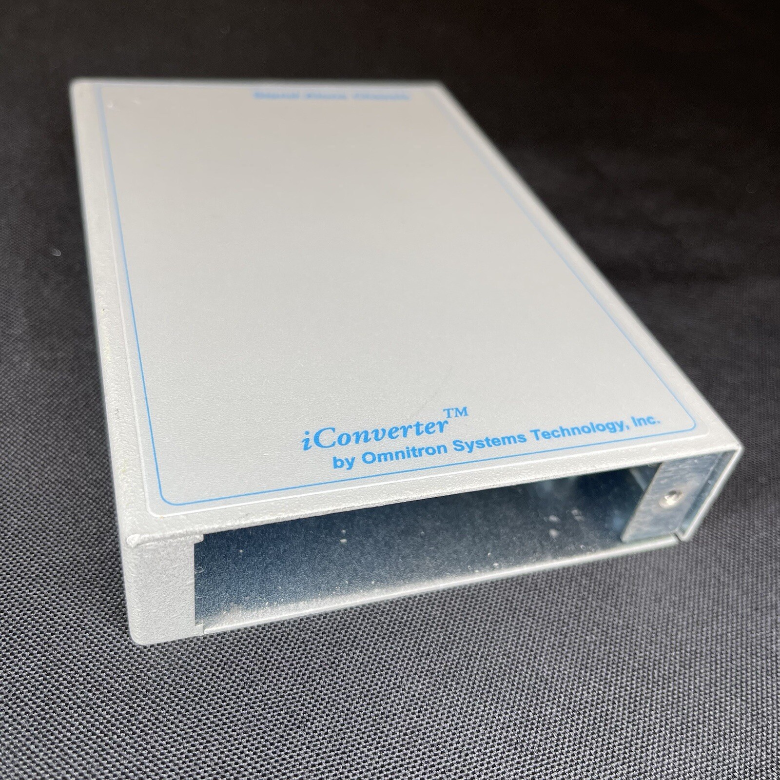 Omnitron Systems - Model 8240 - Stand-Alone Chasis - iConverter