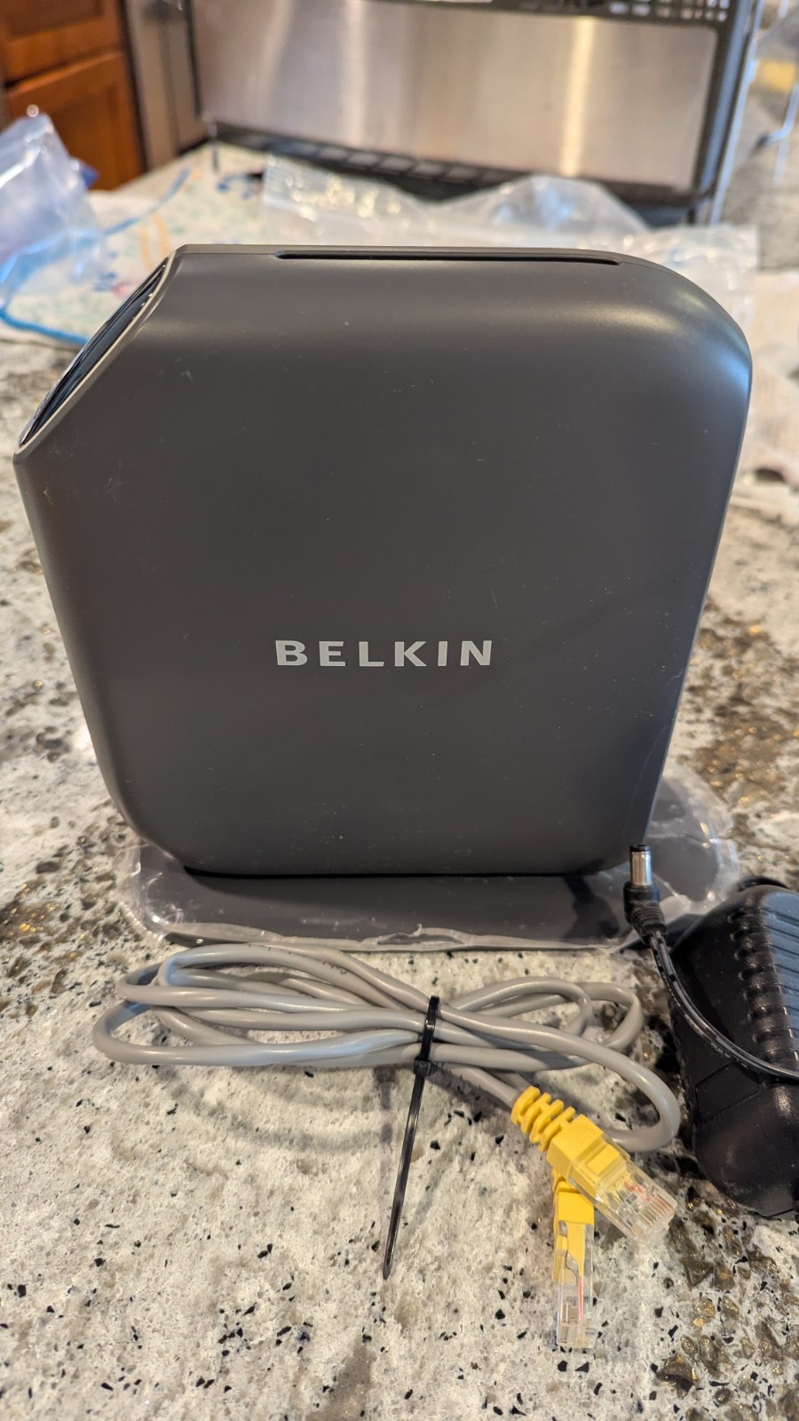 Belkin Play N300 Router F7D4302 v1 w/ Power Cord, Modem Ethernet cable,  Working