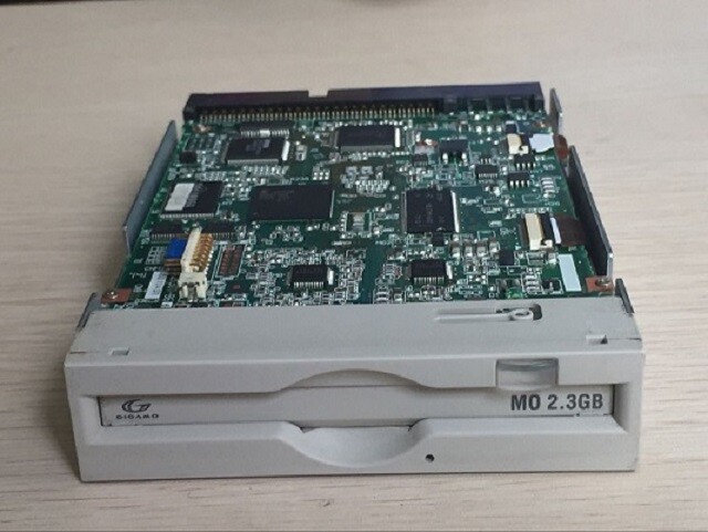 Compatibe Fujitsu MCJ3230SS Internal 2.3GB SCSI 3.5" Optical Drive