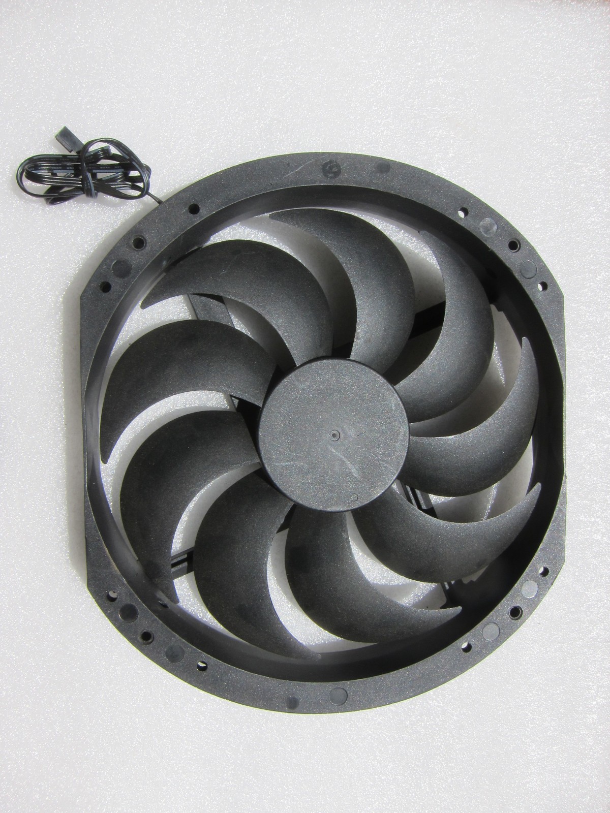 Rosewill DF2003012SEMN 12V 0.24a 2.88W 200mm 3 Pin Plug  Case Fan Tested Working