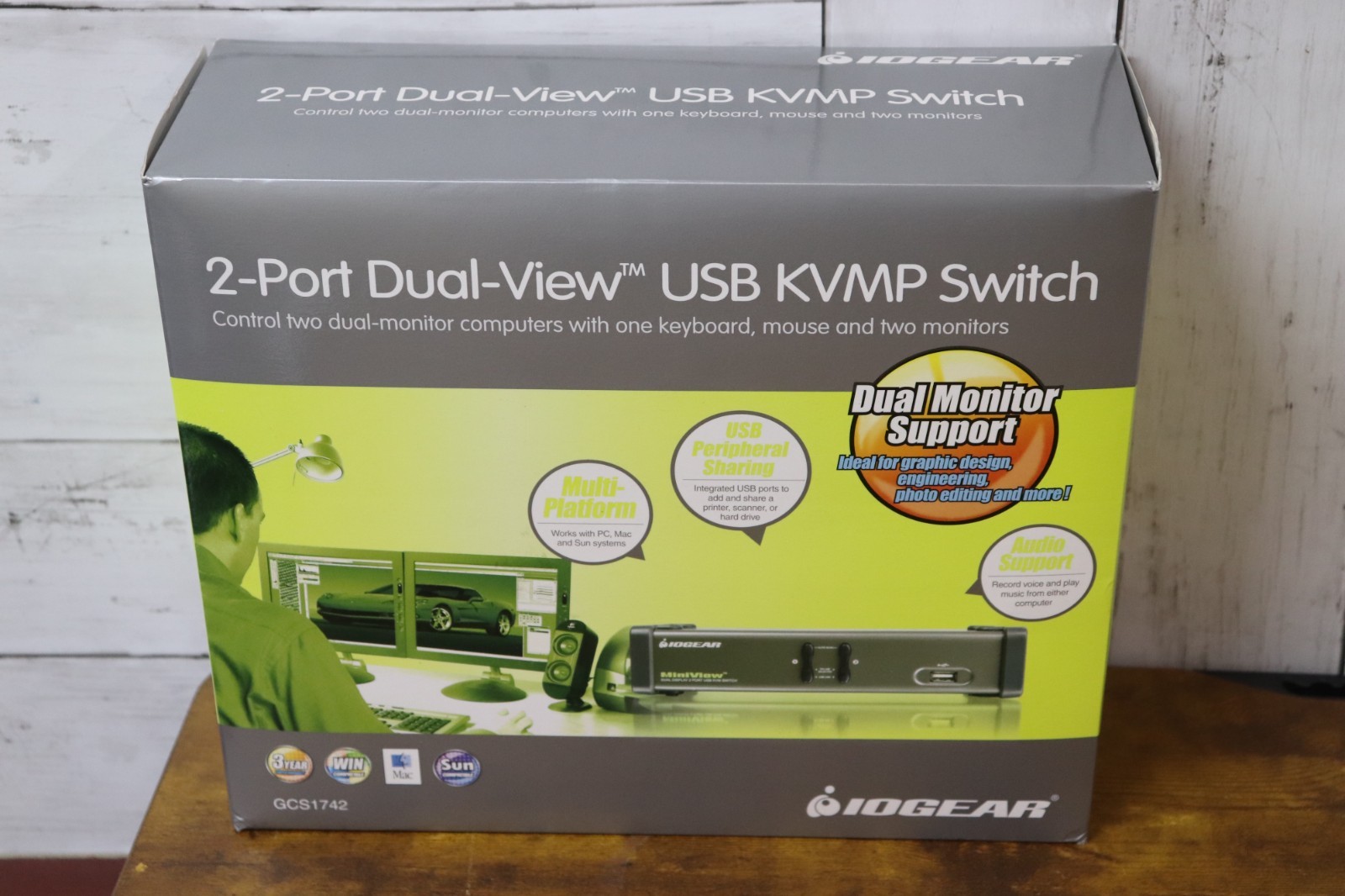 IOGEAR MiniView GCS1742 2-Port Dual View KVM Switch New Open Box