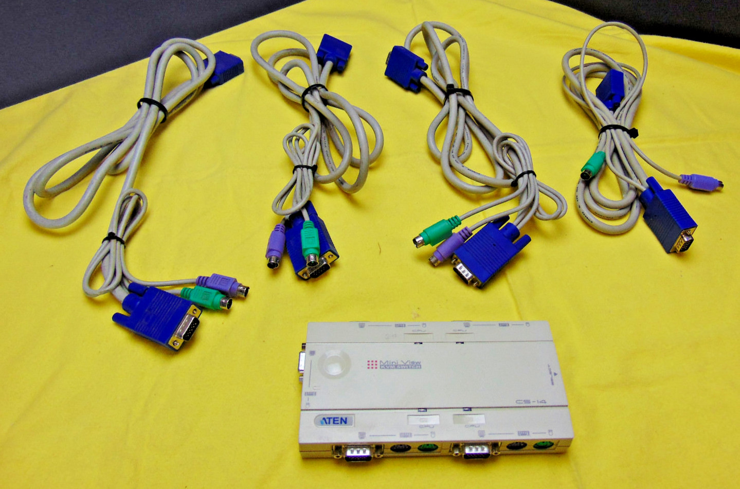 Mini View 4 Port KVM Switch w/Cables  -  Model CS-14