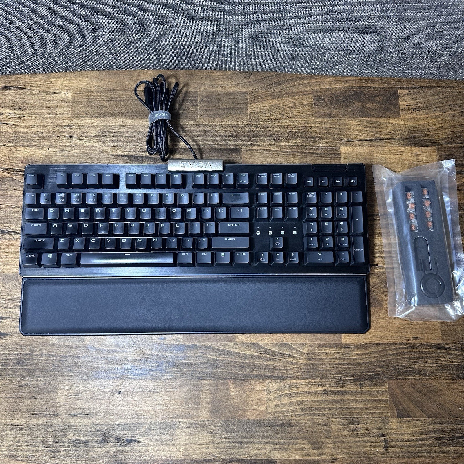 EVGA Z15 RGB Mechanical Gaming Keyboard Wired Black with Magnetic Wrist Rest