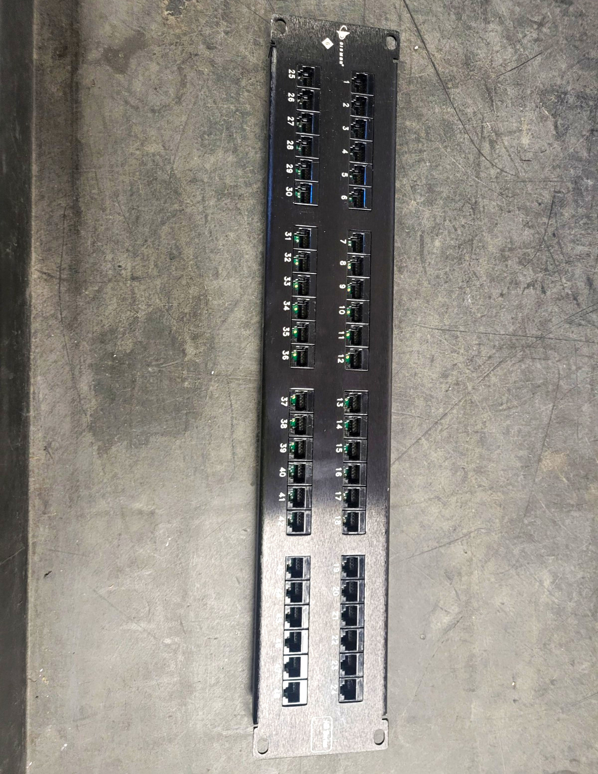 Siemon HD6-48 HD 48-Port RJ-45 Patch Panel 1U 19 in Rack Mount 1.75 in