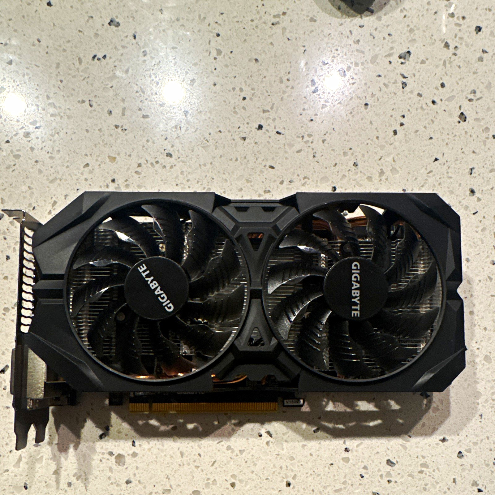GIGABYTE AMD Radeon R9 380 4GB PCIe x16 Fan/Heatsink Multi-Monitor