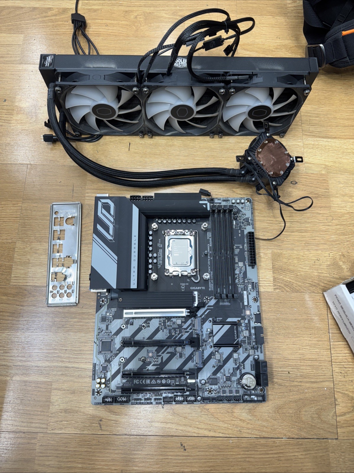 GIGABYTE Z890 UD WIFI6E Ｍotherboard With Intel Core ultra 9 285K And 360MM AIO