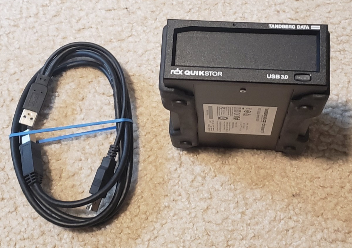 Tandberg Data QUIKSTOR RDX USB 3.0 Drive for Cartridge Backups 8865-RDX w Cable