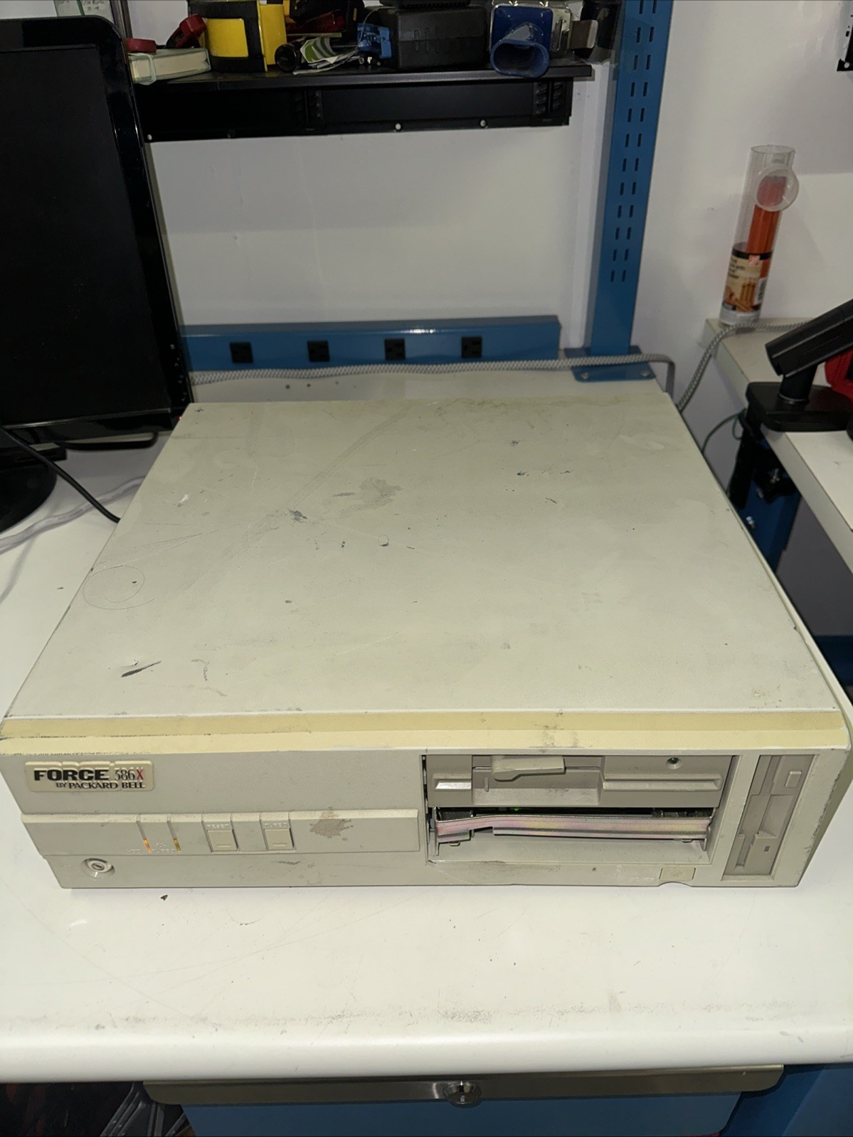 Vintage PACKARD BELL Force 386X Personal Computer POWERS ON