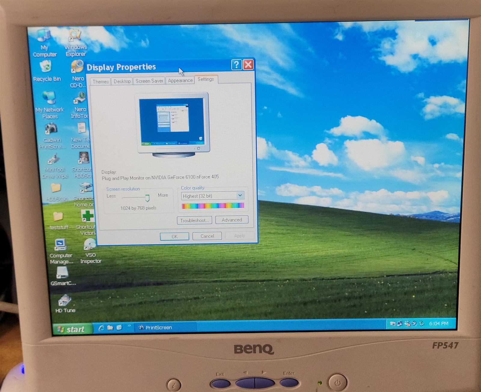 BenQ FP547 LCD Monitor , 15" , Beige , w/ Cables