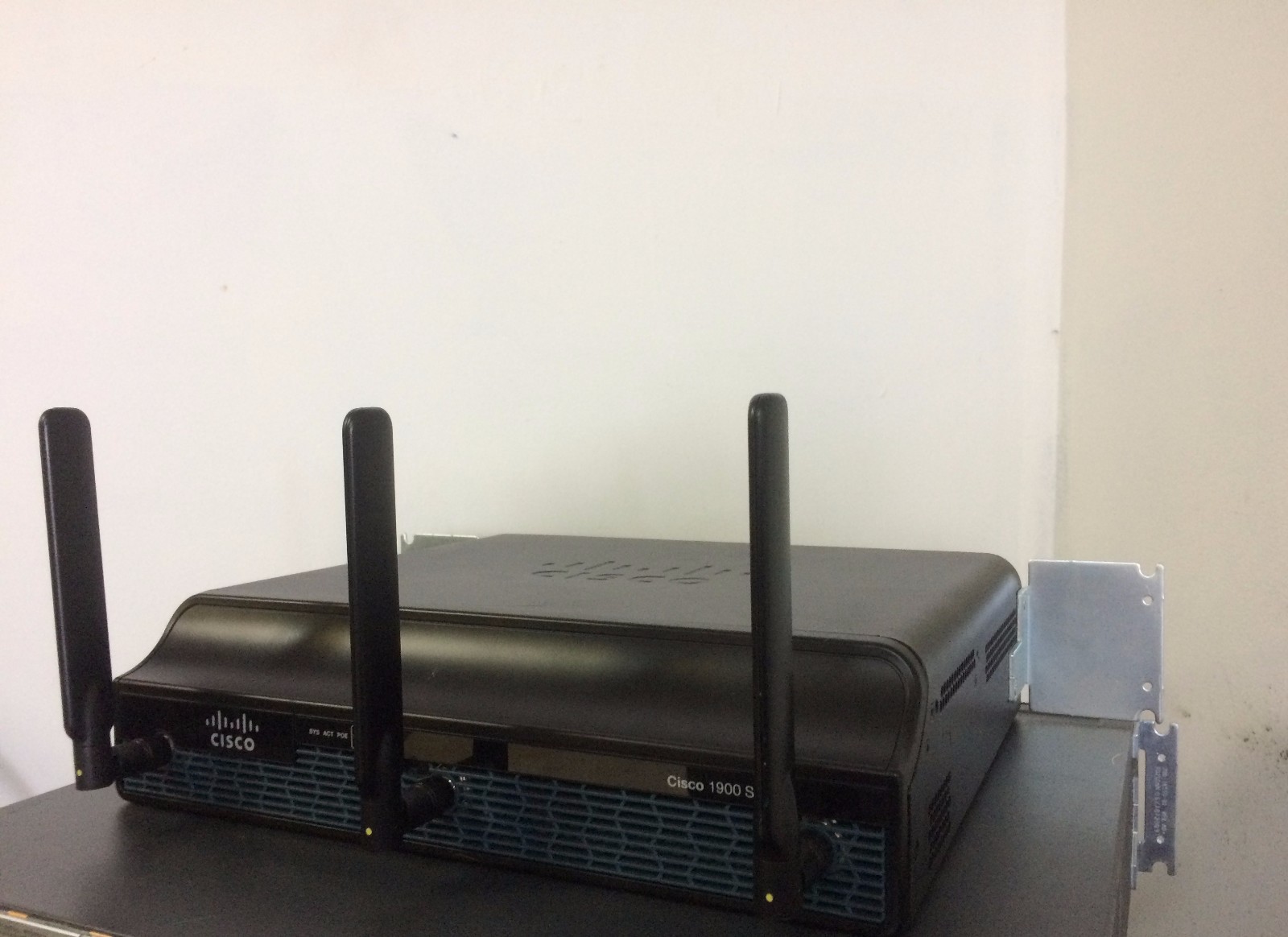 CISCO 1941W-A/K9 GIGABIT SECURITY Wireless ROUTER 1941W-A-N-SEC/K9 802.11a/b/g/n