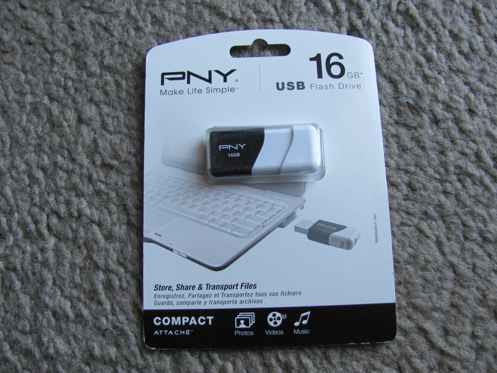 New PNY Compact Attaché 16GB USB 2.0 Flash Drive - Black/White (P-FD16GCOM-GE)