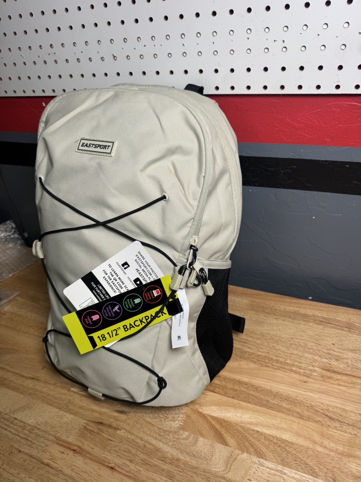 EASTSPORT 18 1/2 in Backpack W/ Padded Laptop Sleeve tan 
