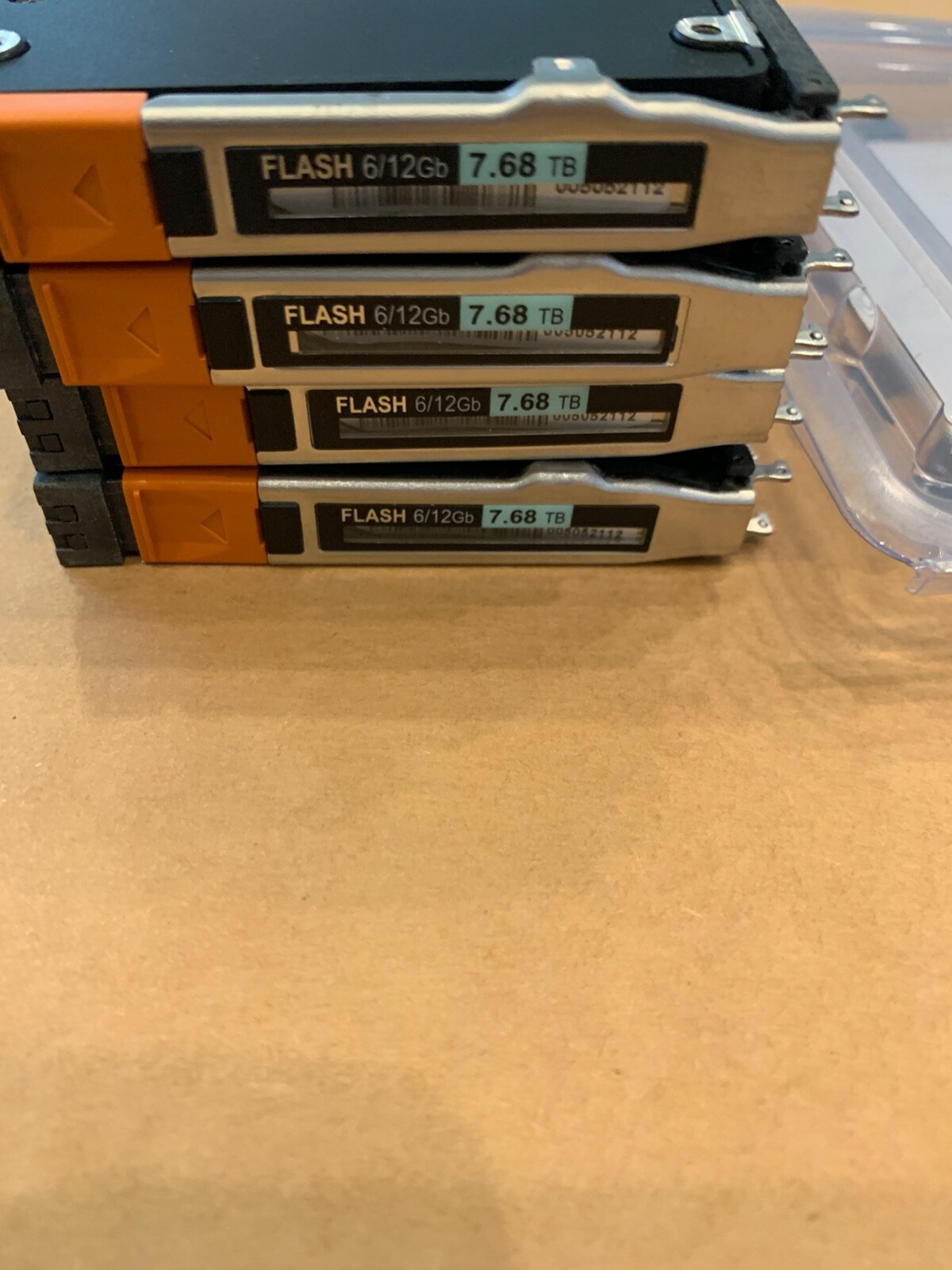 EMC UNITY D3F-2SFXL2-7680 005052556 7.68TB  SAS SSD 600F 650F 550F  450F 350F