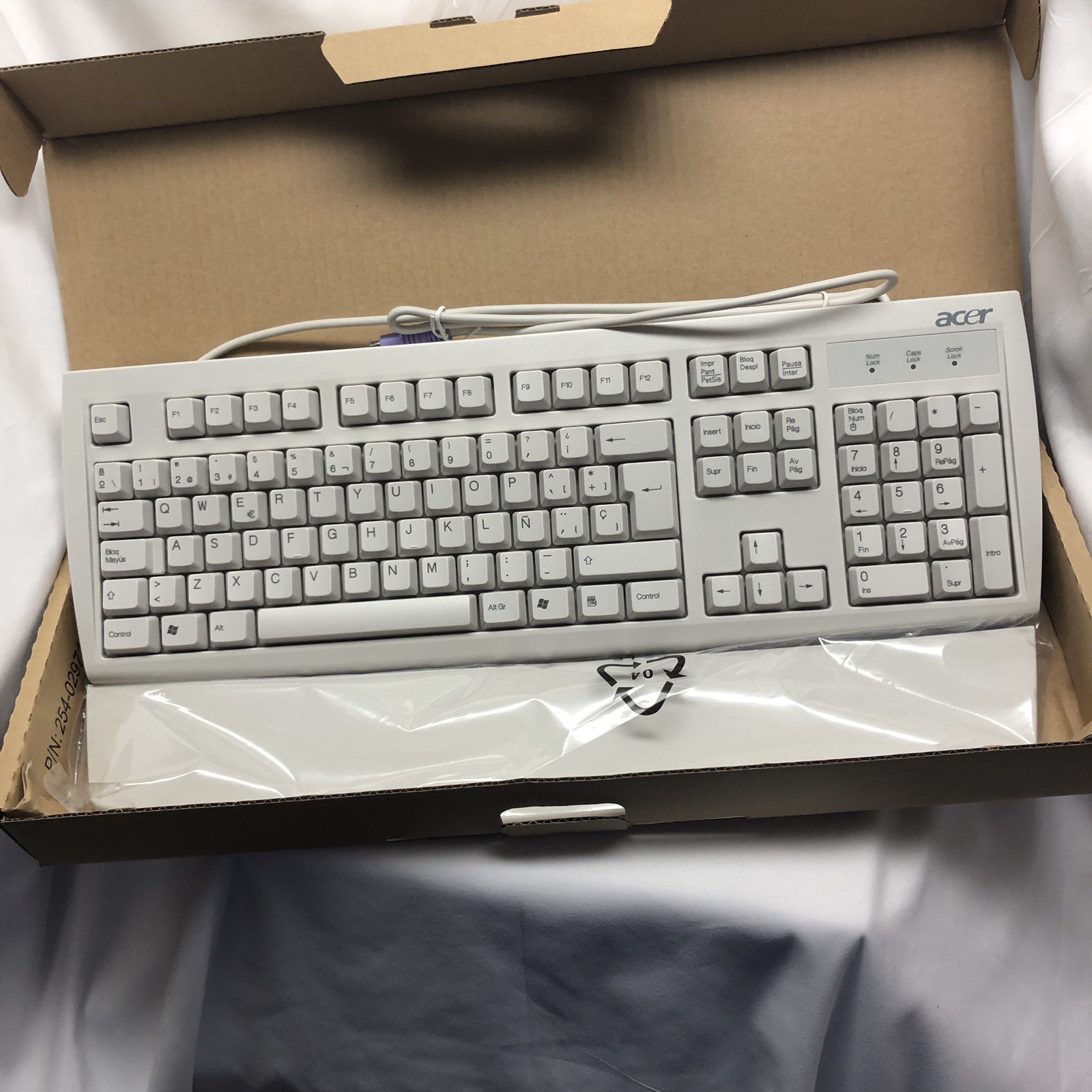Acer KB-2971 PS2 SPANISH Keys Gaming Keyboard w/ Wrist Extension New Old Stock
