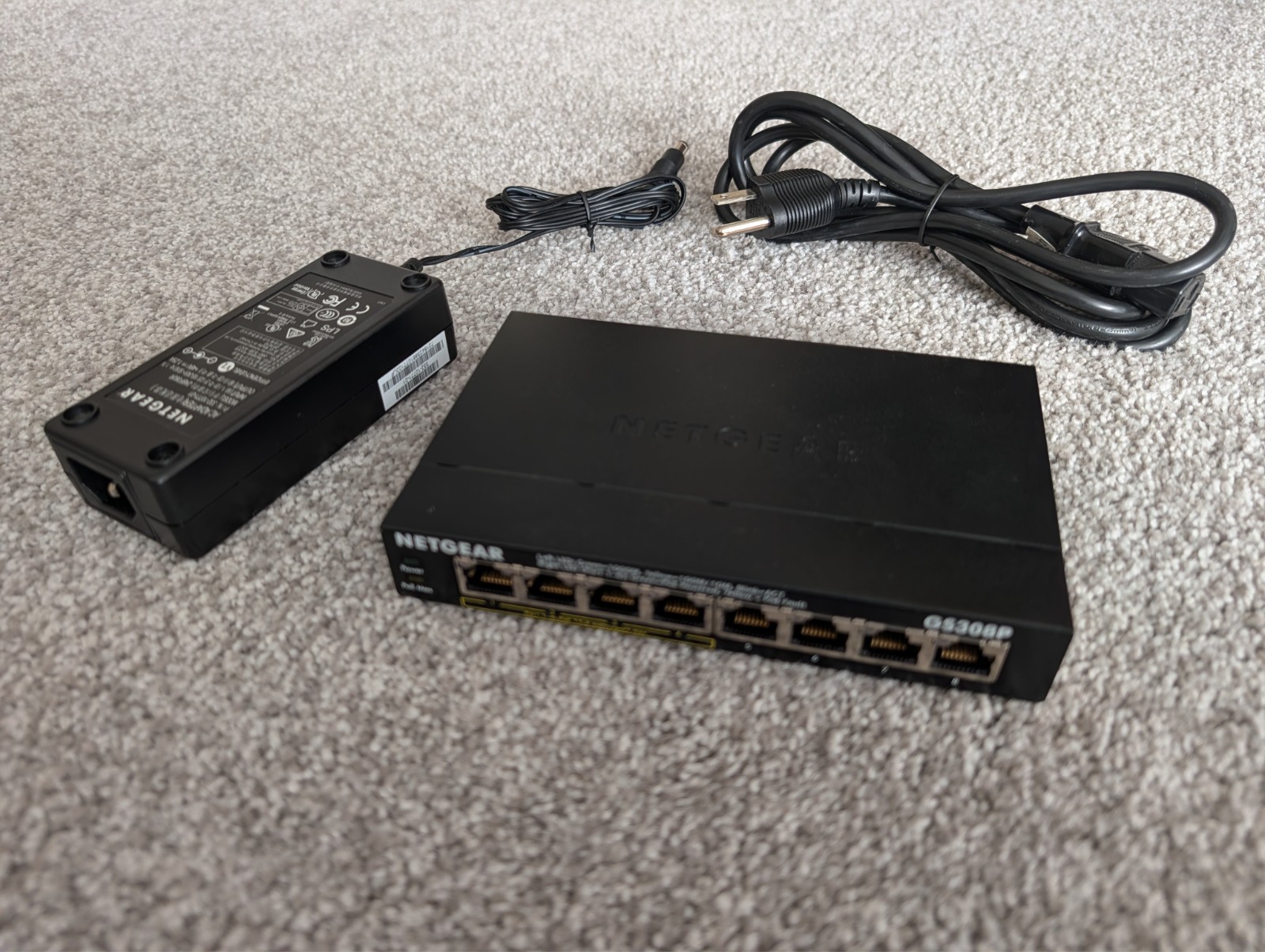 NETGEAR GS308P, 8-Port (4-PoE) Gigabit Ethernet Switch in excellent conditions