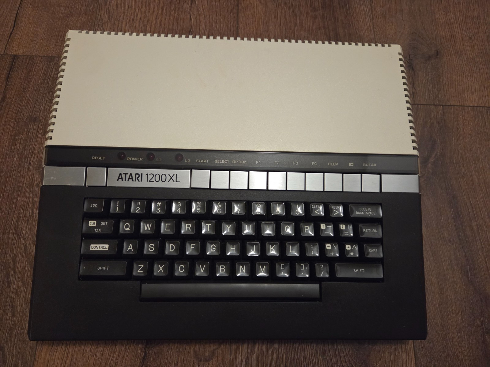 Vintage Atari 1200XL Computer TESTED - CLEAN/NICE - FOR PARTS/REPAIRS - READ