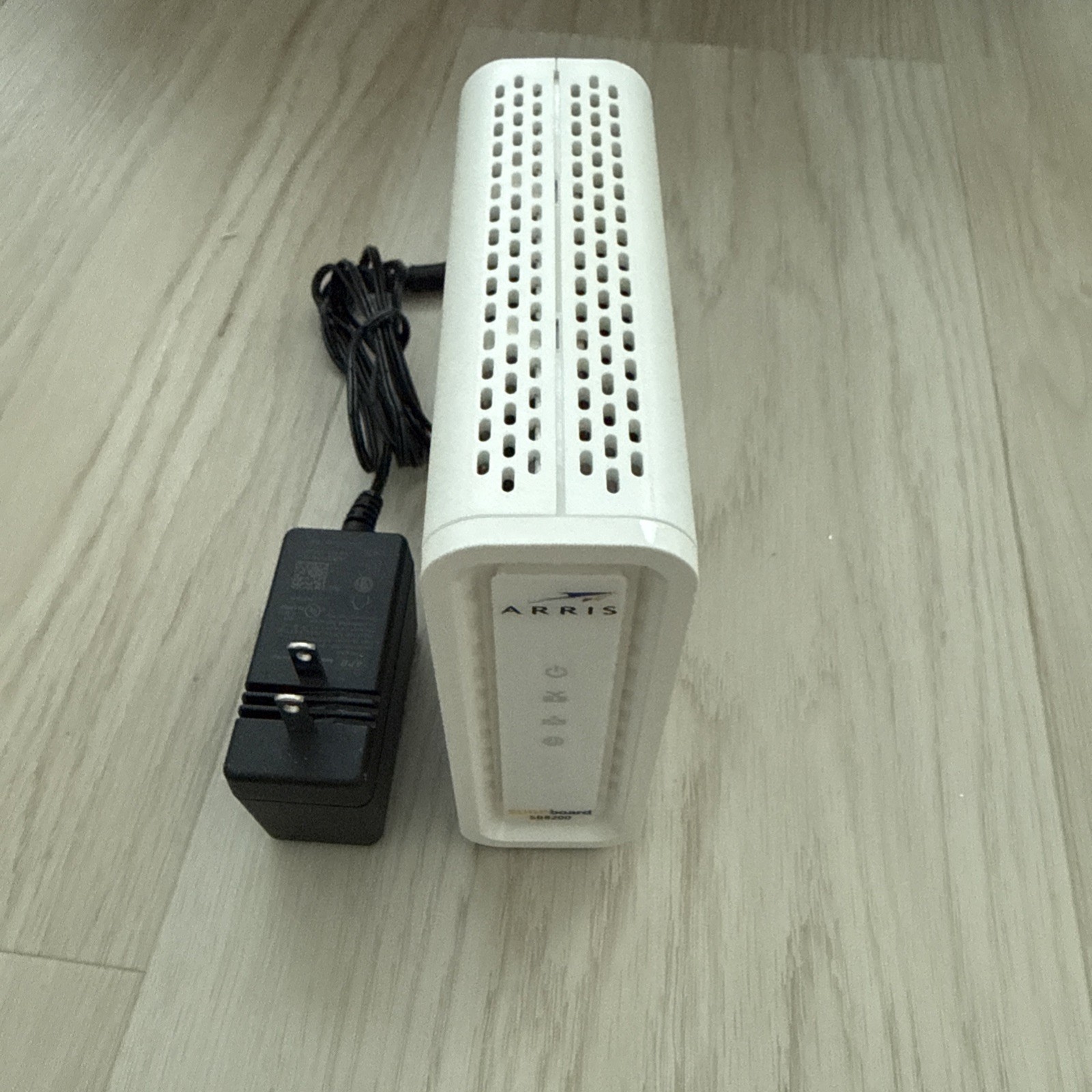 ARRIS SURFboard SB8200 DOCSIS 3.1 Cable Modem 2 LAN Ethernet Coax White