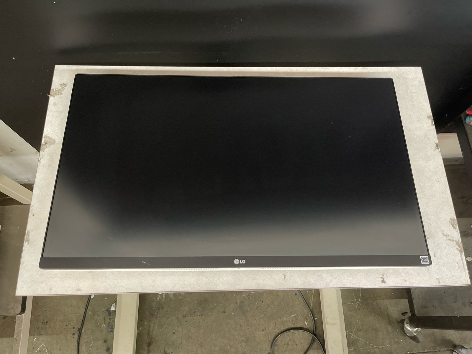 LG 27BL85U-W 27-Inch 4K UHD IPS Monitor HDR 60Hz Display