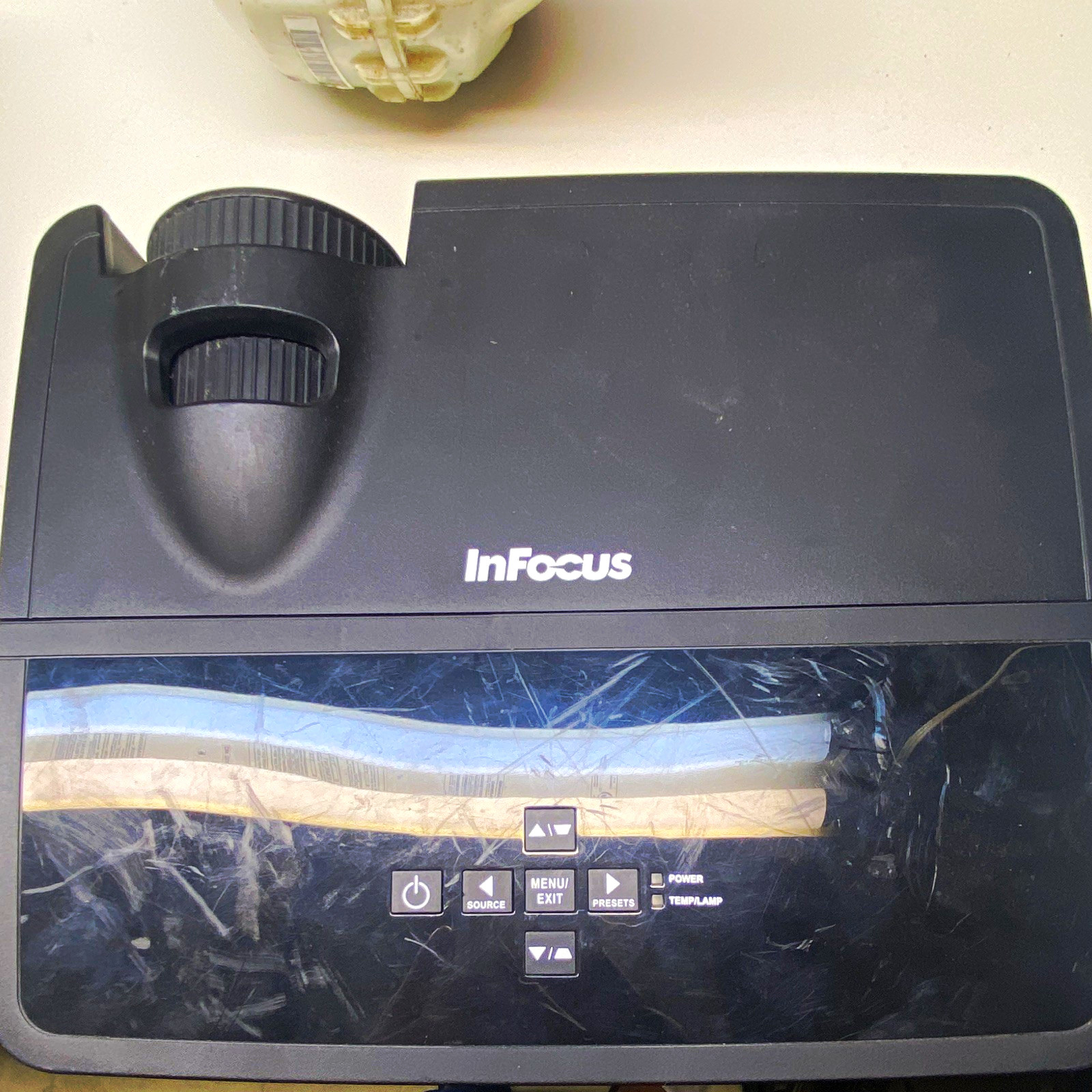 InFocus IN112 DLP XGA 800x600 2500lm Projector w/ Remote VGA Cable Cord