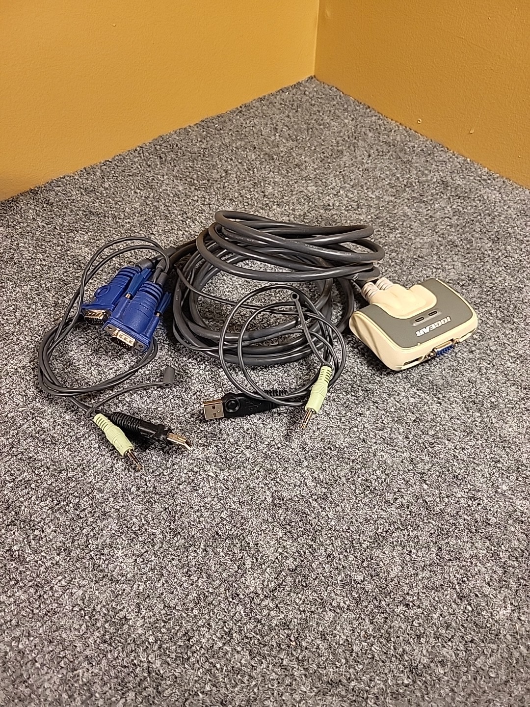 IoGear Model: GCS632U KVM Switch 
