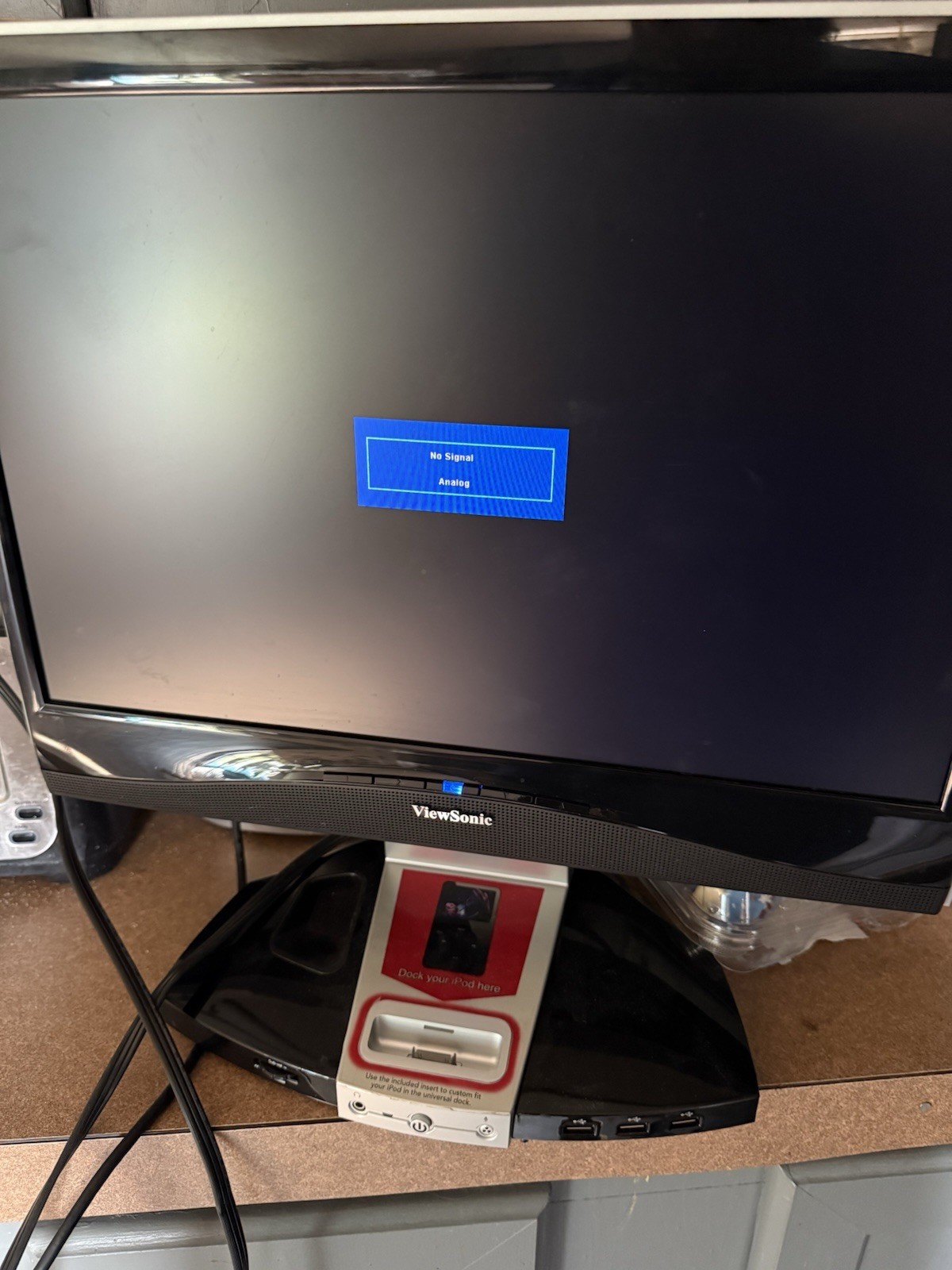 ViewSonic ViewDock VX1945wm 19" HD Widescreen LCD Monitor iPod dock Rare