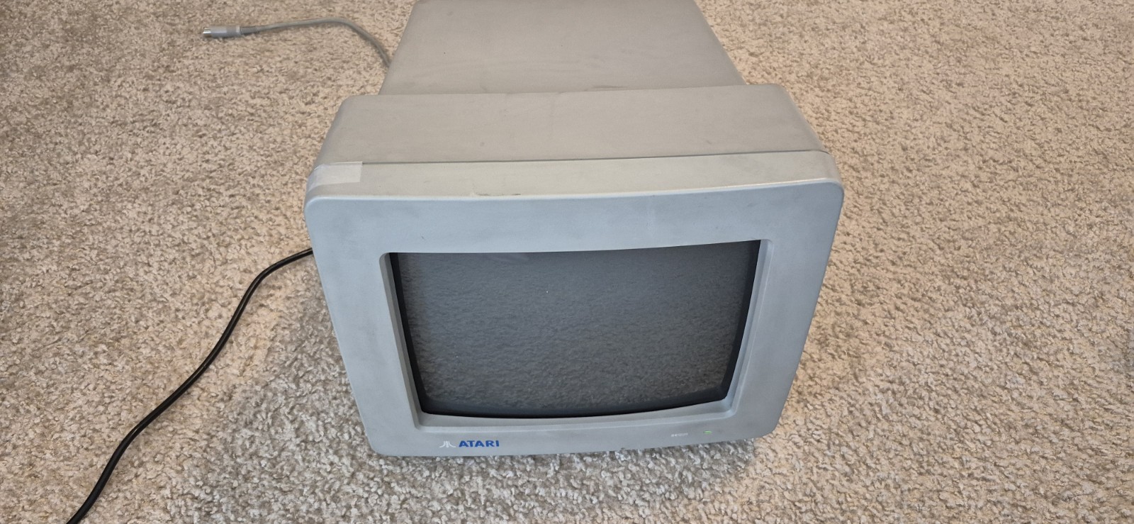 Atari SC1224 Monitor, Powers on but no Display ,Sold as is For Parts Or Repair