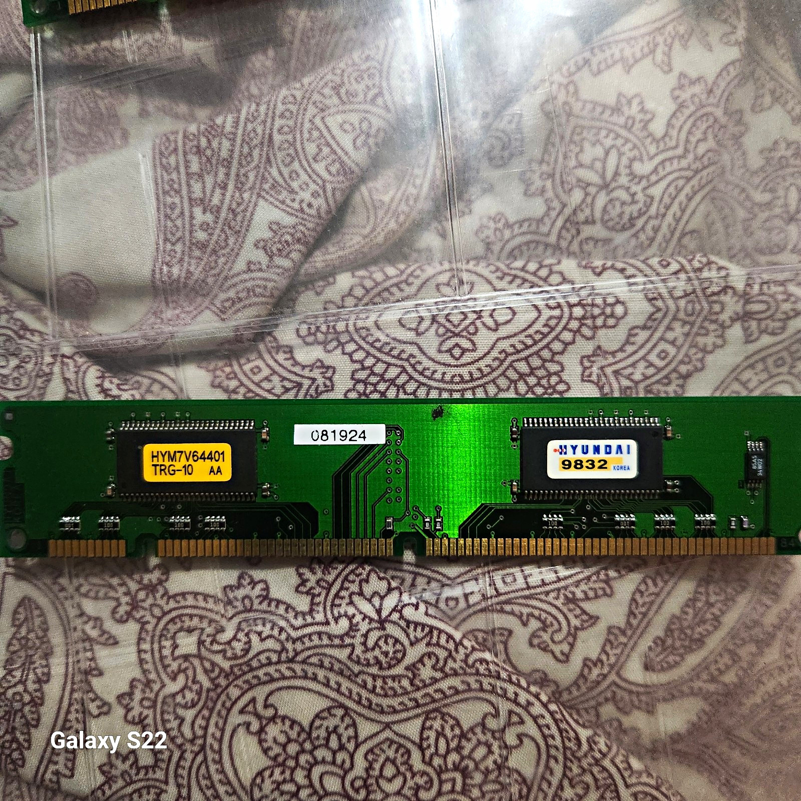 Hyundai 64MB PC-100 168-Pin SDR SDRAM DIMM Non-ECC Unbuffered HYM7V64401