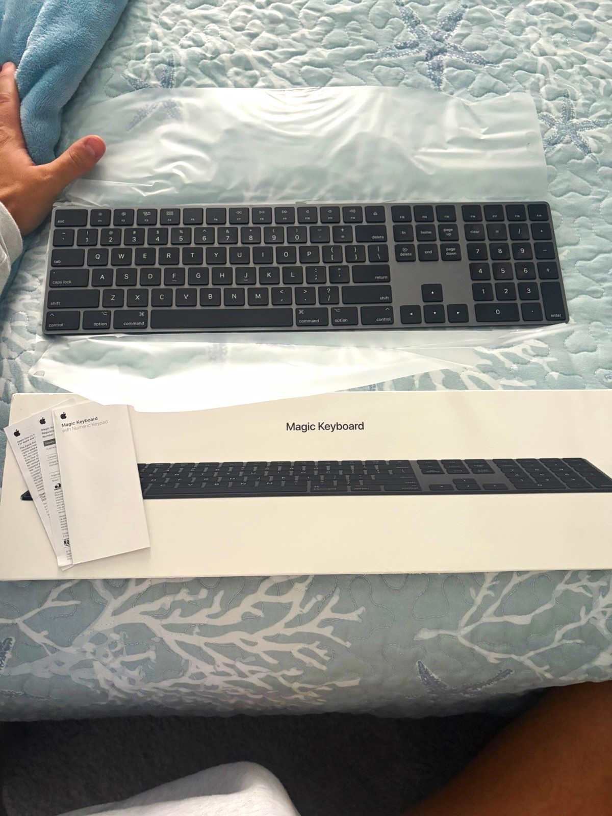 Apple Magic Keyboard w/ Numeric Keypad Full-Size Black QWERTY English