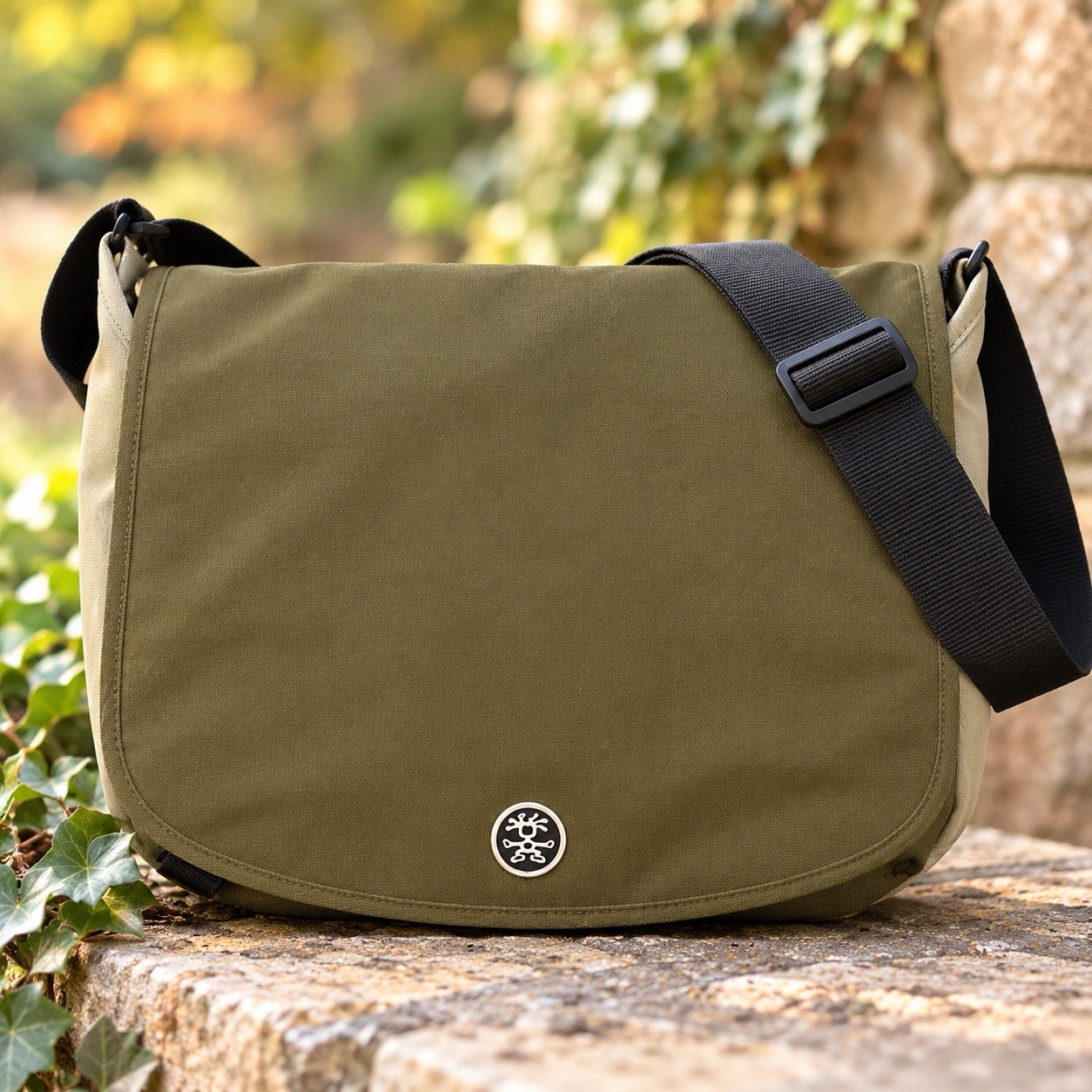 Crumpler The Moderate Embarrassment Alien Messenger Bag Olive Green Y2K