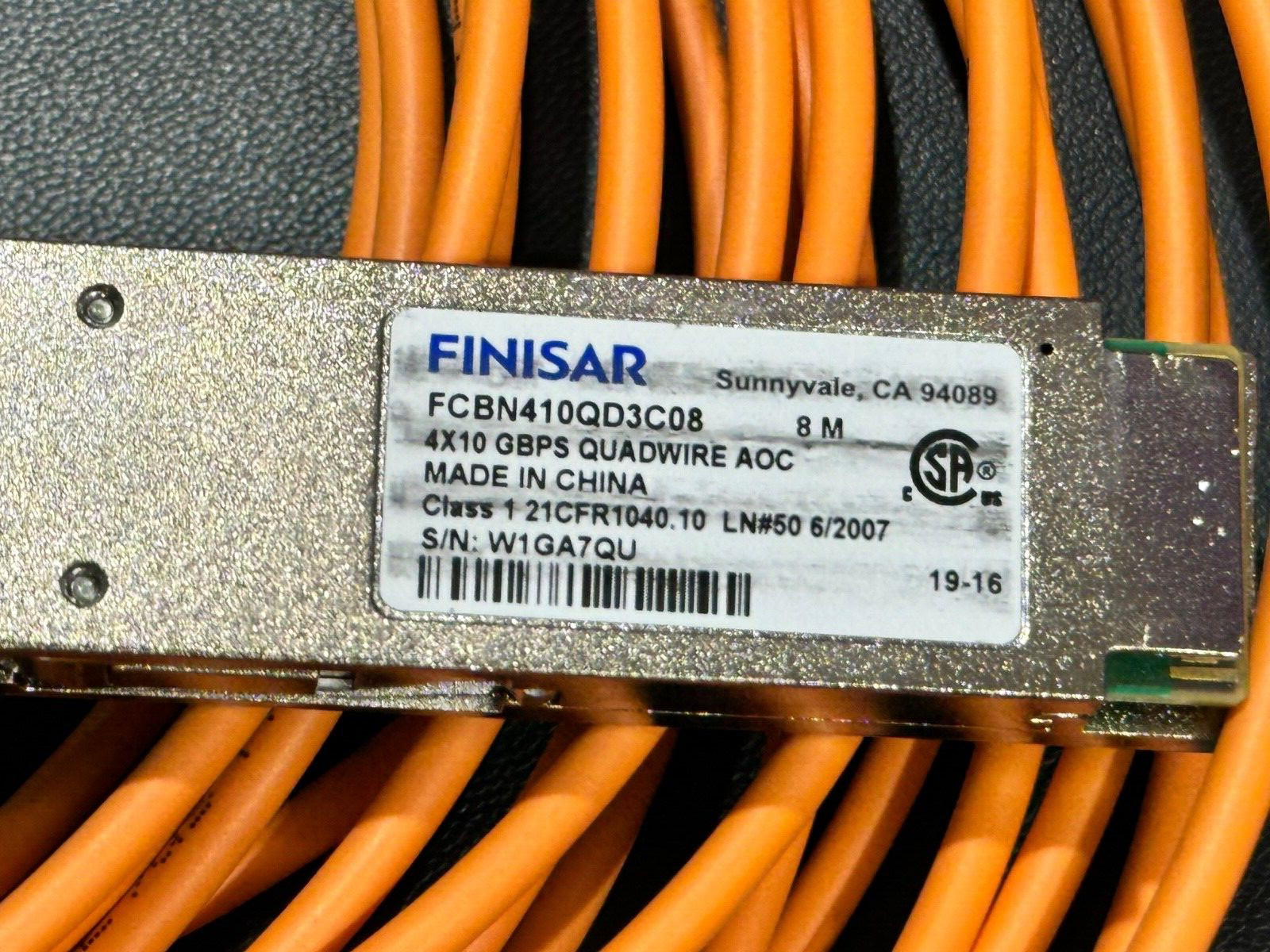 Finisar FCBN410QD3C08 QSFP 40Gbps AOC 4x10 Gbps SFP+ Active Optical 8M Cable USA