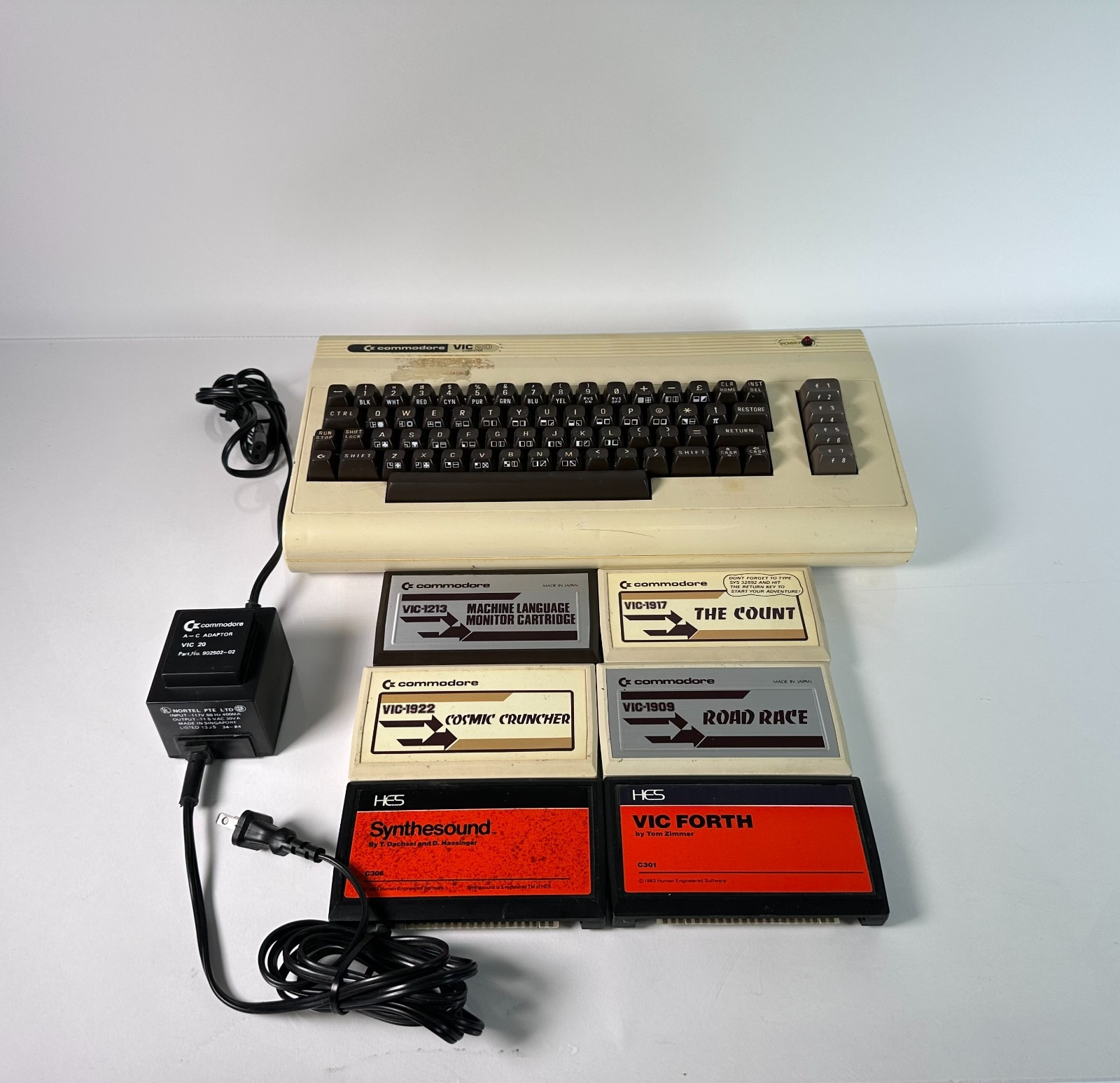 Commodore VIC-20 DIN Computer w/ Games VIC-1213, 1917, 1922, 1909, C306, C301 