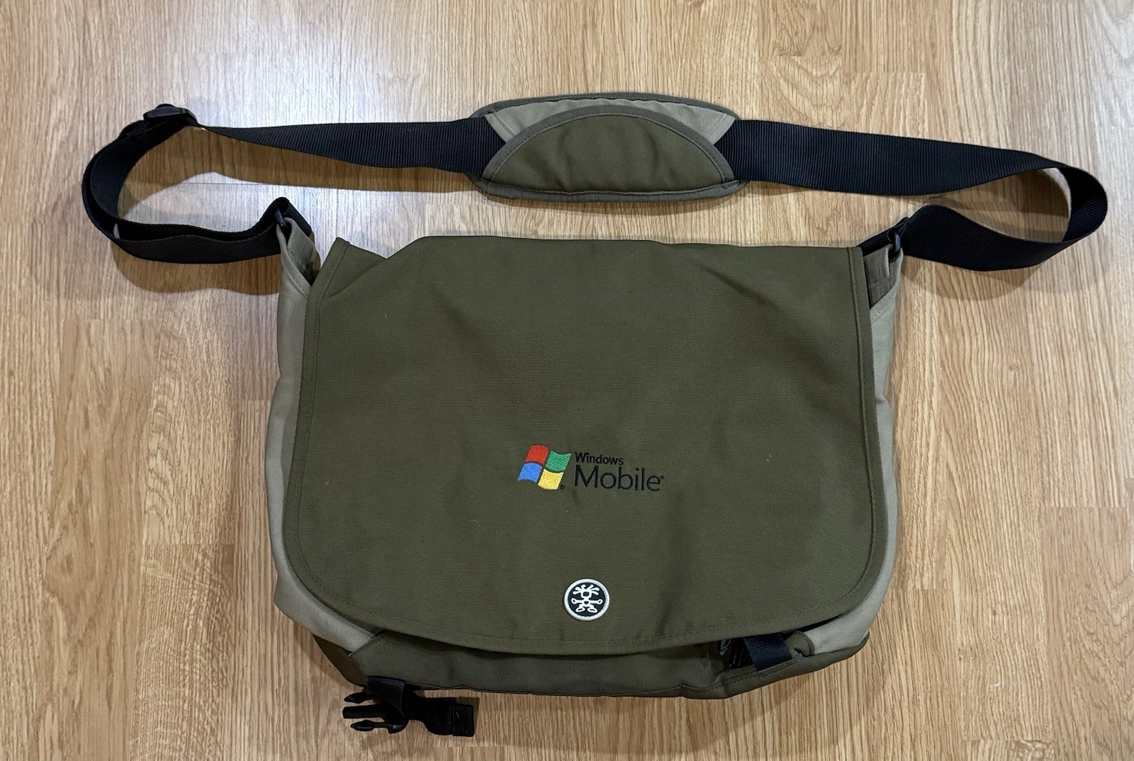 Crumpler The Considerable Embarrassment Laptop Messenger Bag