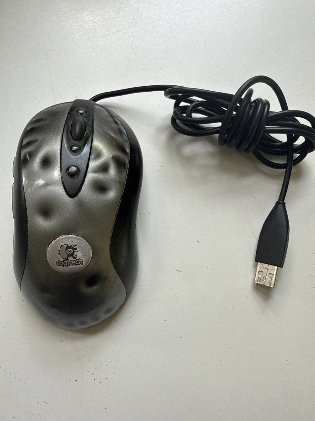 Logitech MX518 Legendary Wired Optical Gaming Mouse 810-000636 / M-BS81A