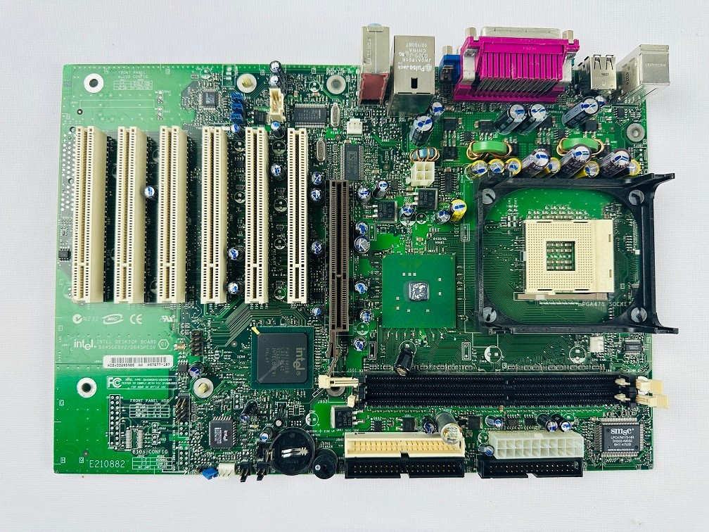 Intel D845GEBV2/D845PESV Desktop Board