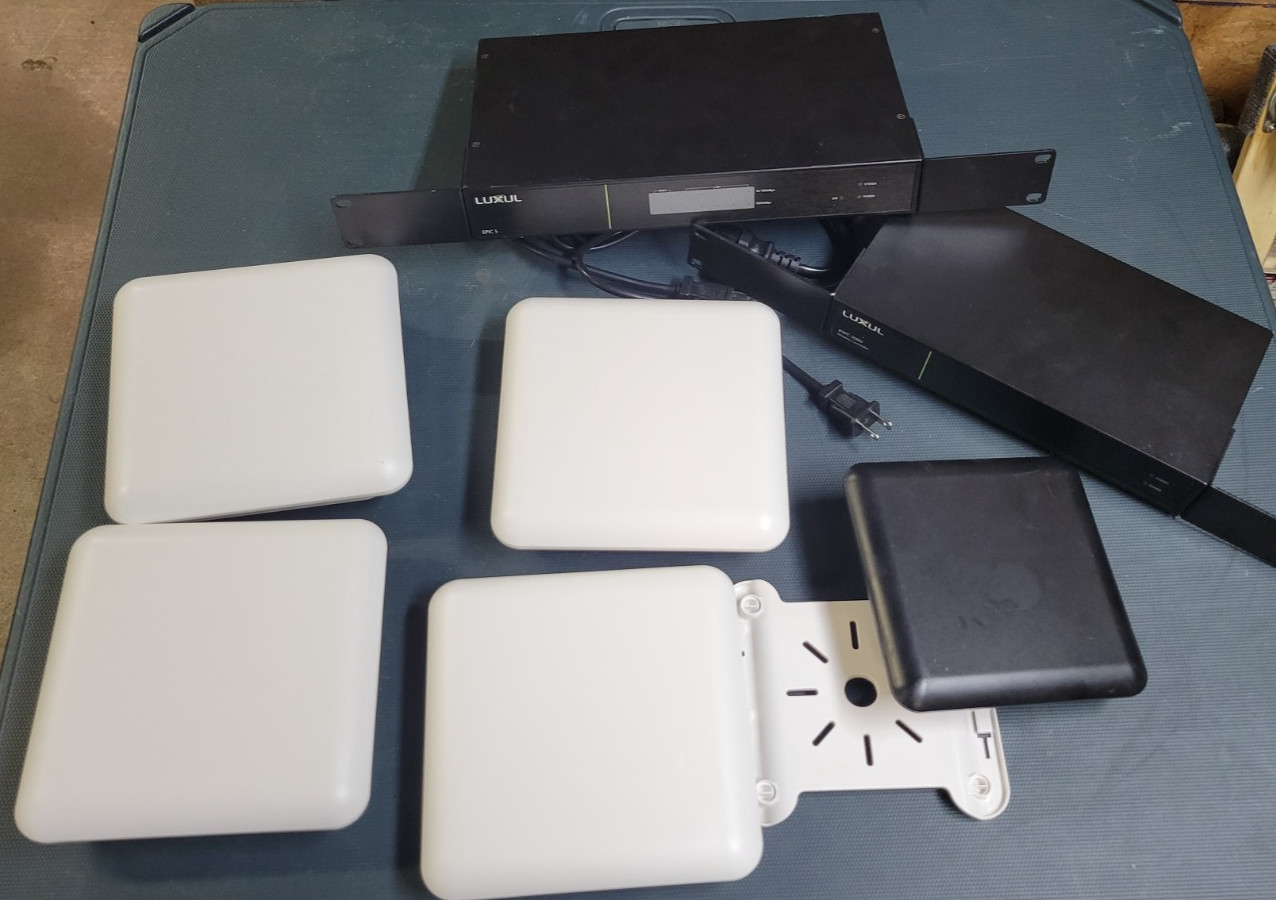 Luxul network bundle - Router, controller, and WAPs