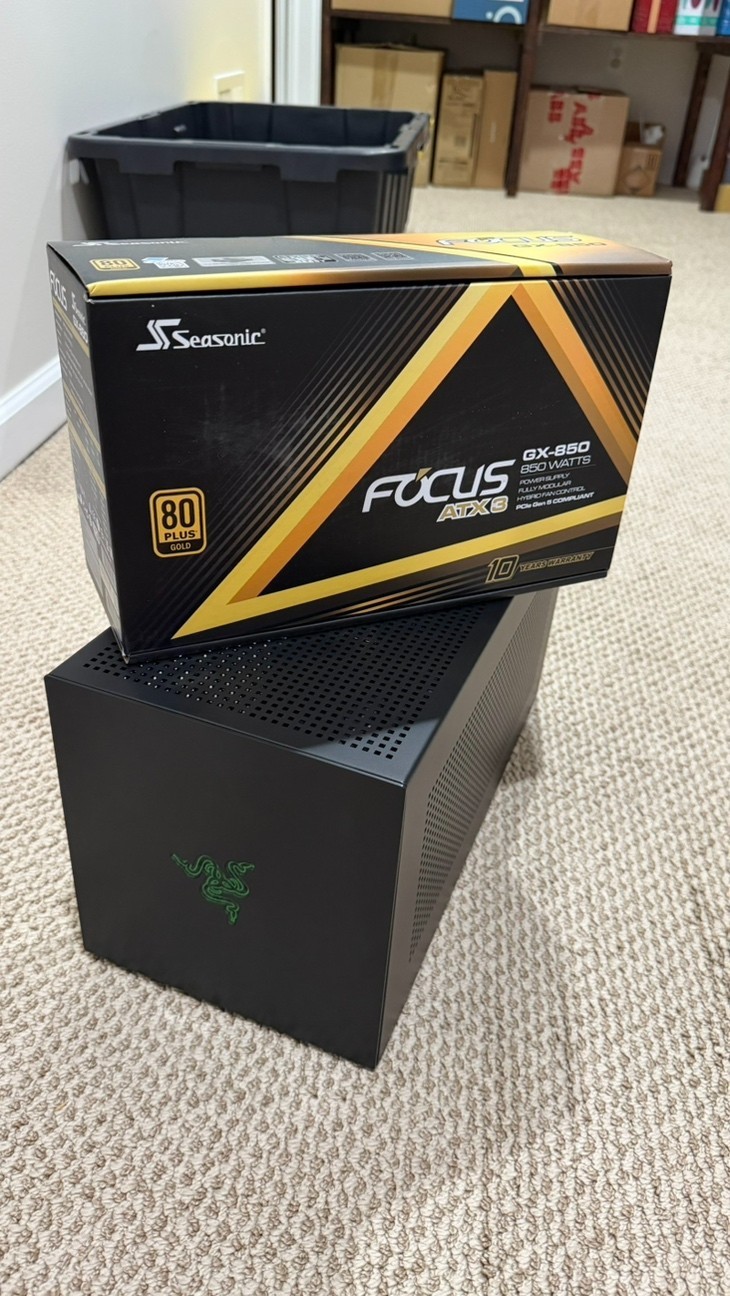 Razer Core X V2 Thunderbolt 5 eGPU – Seasonic GX-850